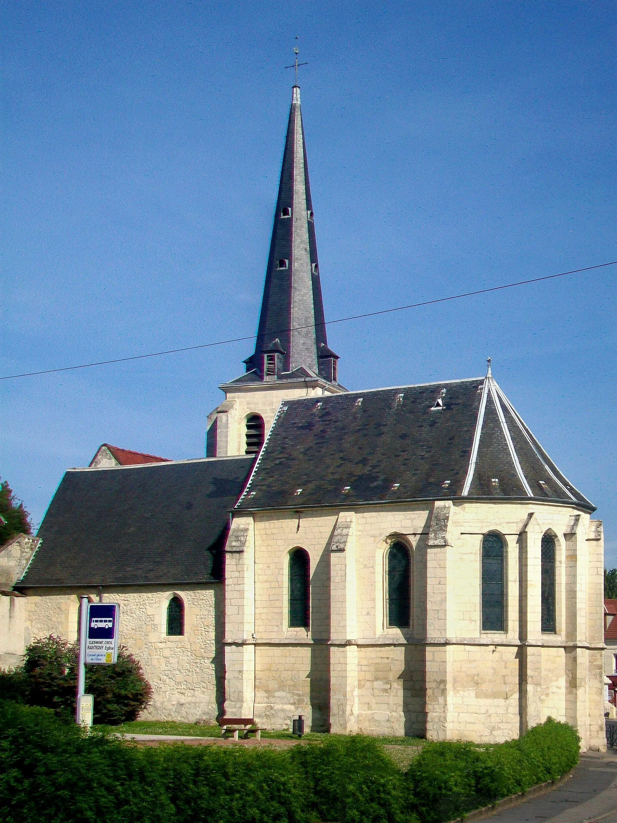 Photo showing: Vue de l'église depuis le sud.