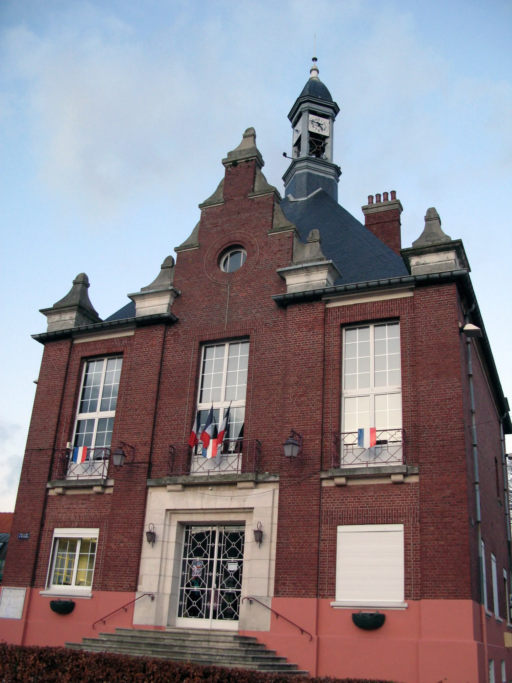 Photo showing: Roisel (Somme, France) -
L'hôtel-de-ville.
.