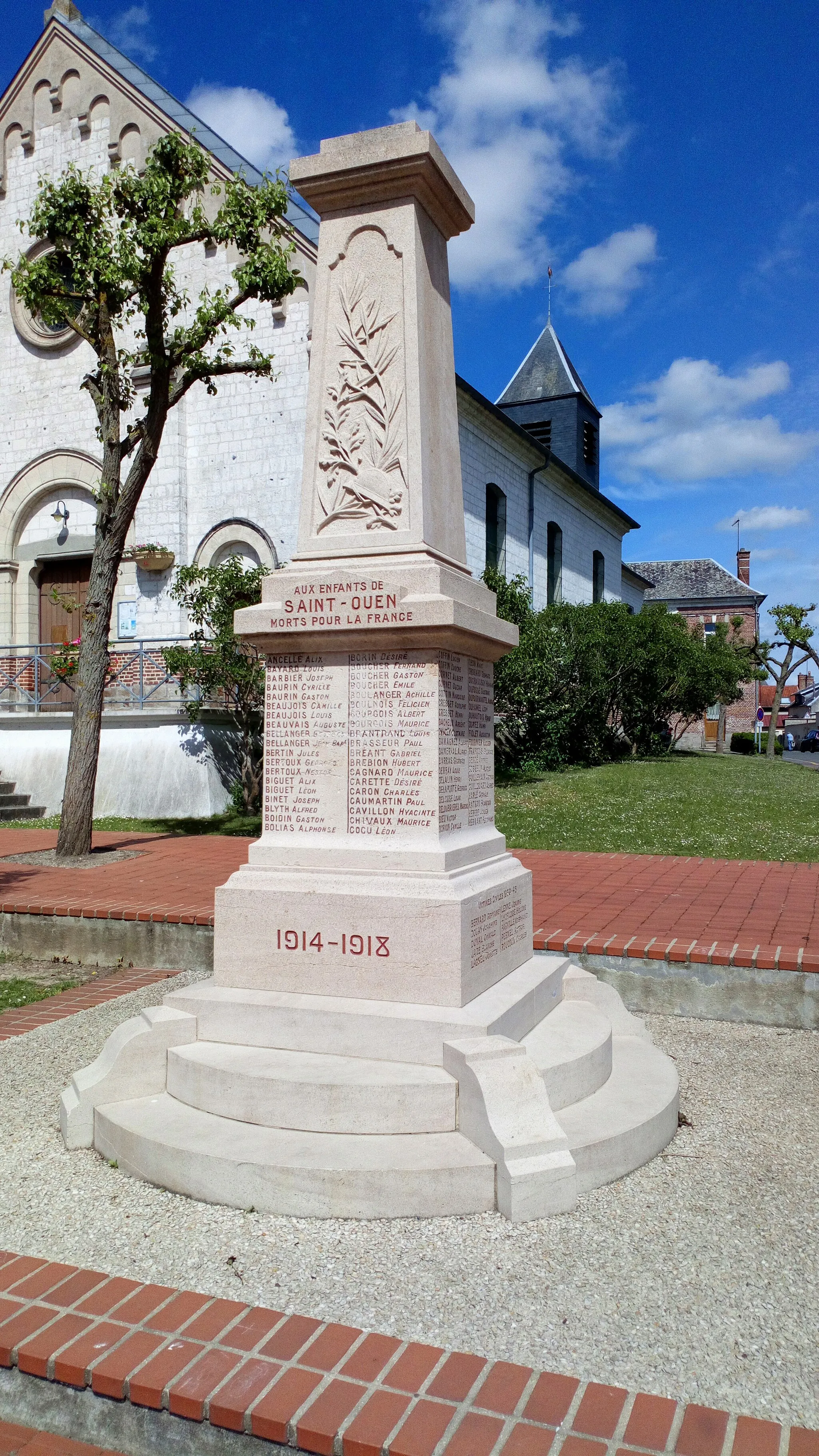 Photo showing: Monument aux morts de Saint-Ouen (Somme)