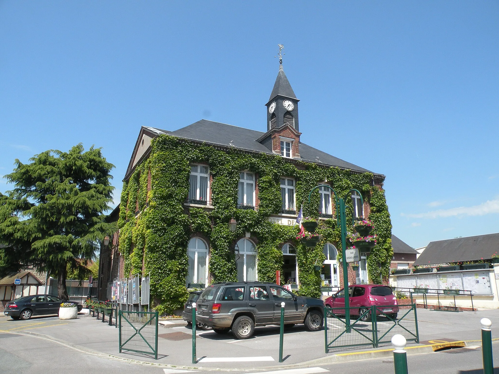 Photo showing: Sérifontaine la mairie