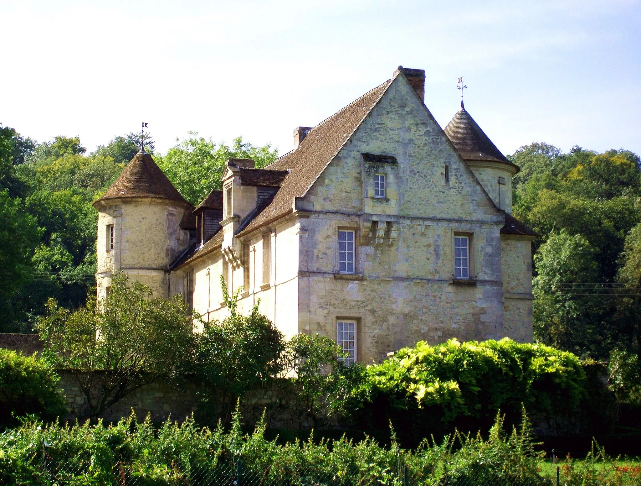 Photo showing: Le manoir de Saint-Germain, façades nord et est.