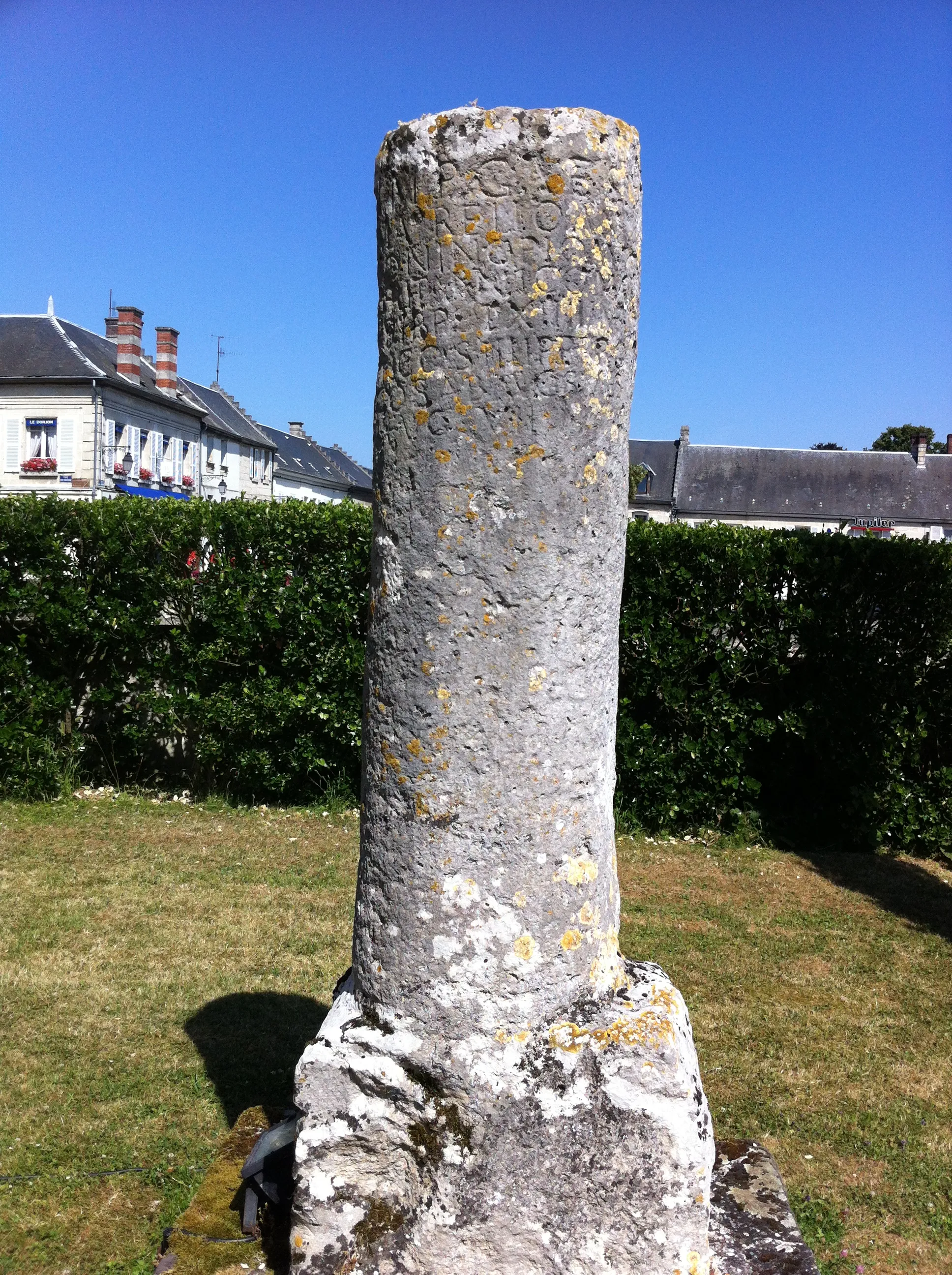 Photo showing: Borne milliaire Romaine de Vic-sur-Aisne. 160-180 ap. J.C.
