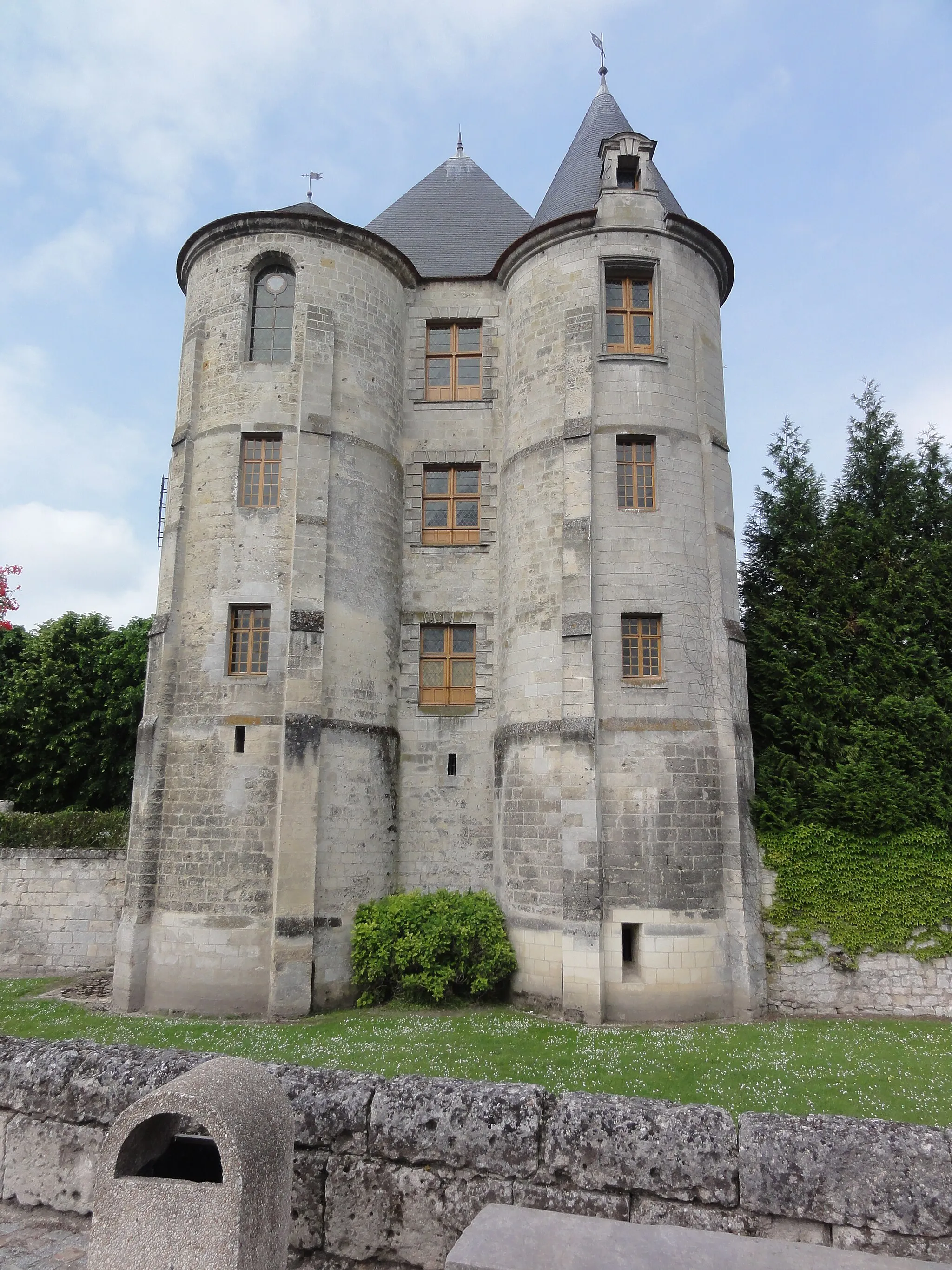 Photo showing: This building is en partie classé, en partie inscrit au titre des monuments historiques de la France. It is indexed in the base Mérimée, a database of architectural heritage maintained by the French Ministry of Culture, under the reference PA00115974 .