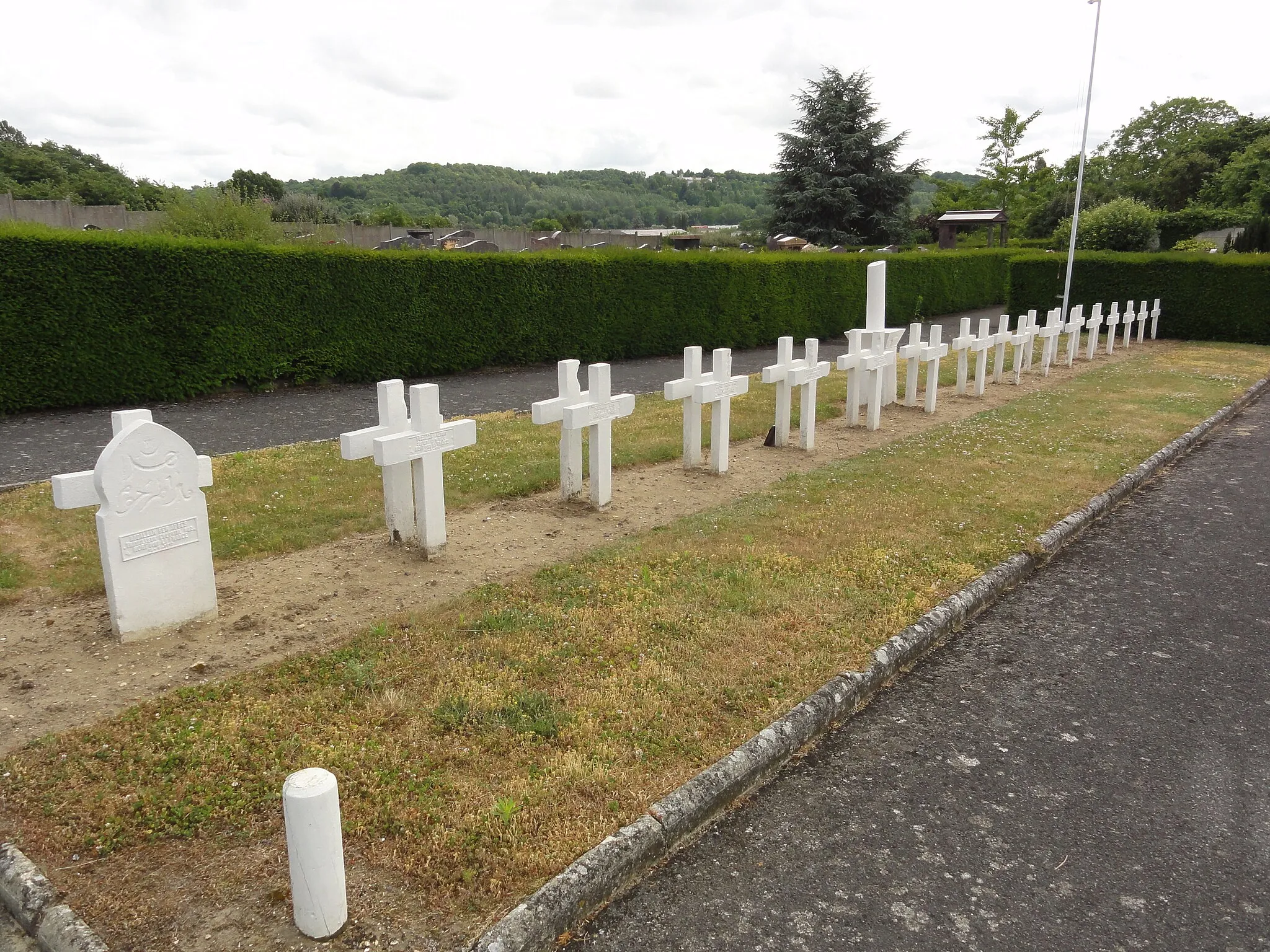 Photo showing: Villeneuve-Saint-Germain (Aisne) cimetière, carré militaire