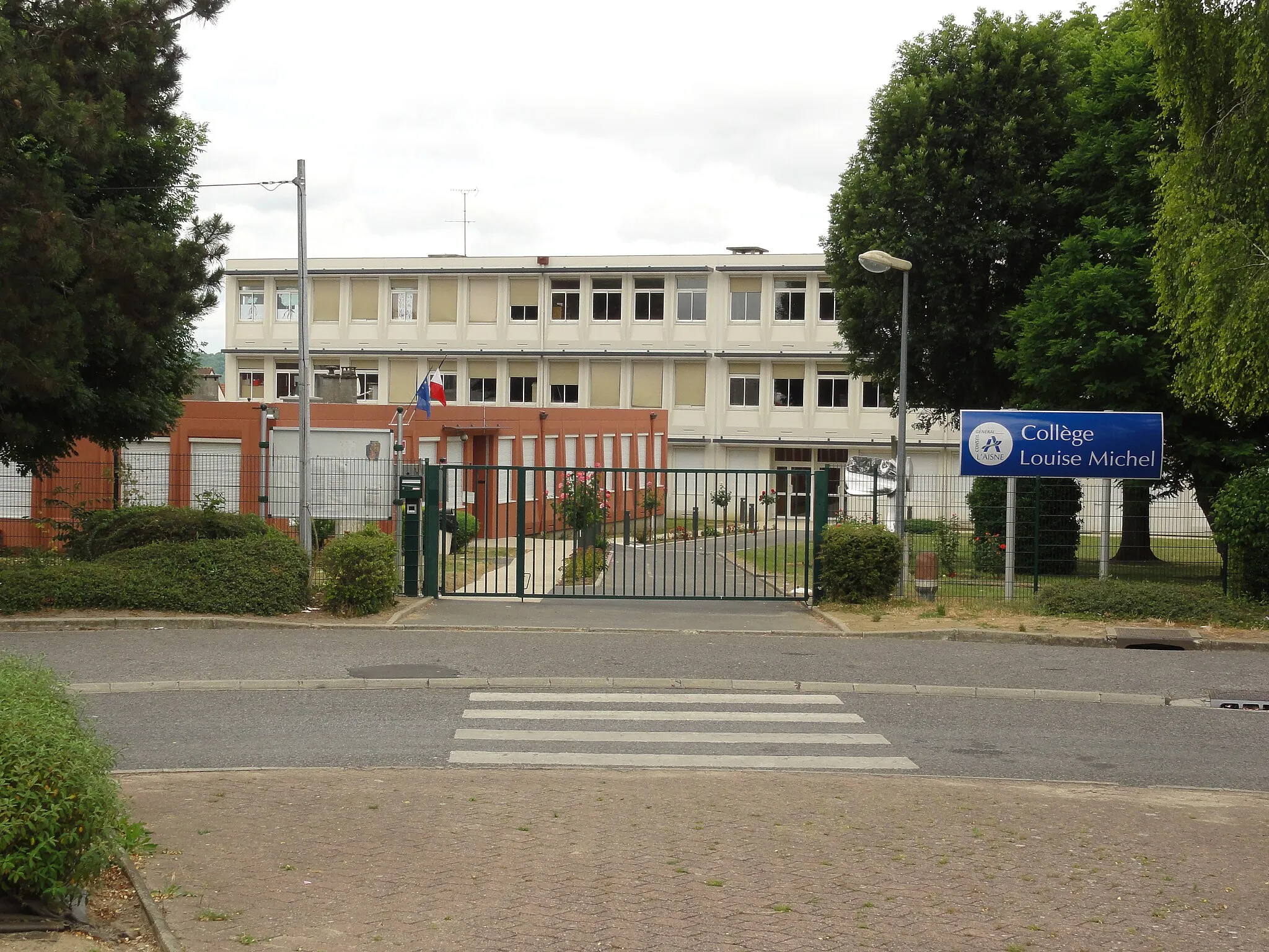 Photo showing: Villeneuve-Saint-Germain (Aisne) collège Louise Michel