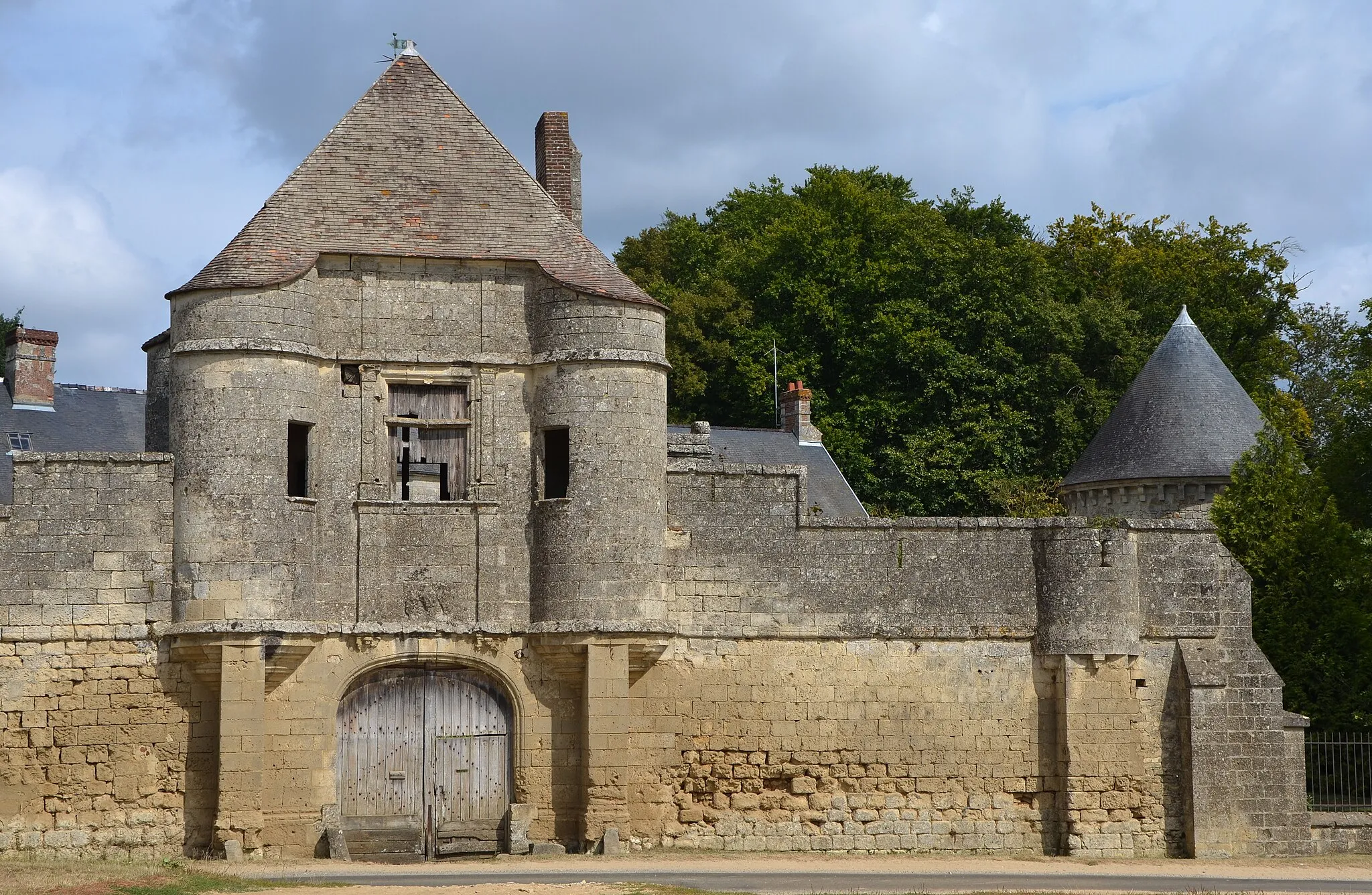 Photo showing: Walled enclosure of the castle Noüe in Villers-Cotterets, Aisne, Picardie, France