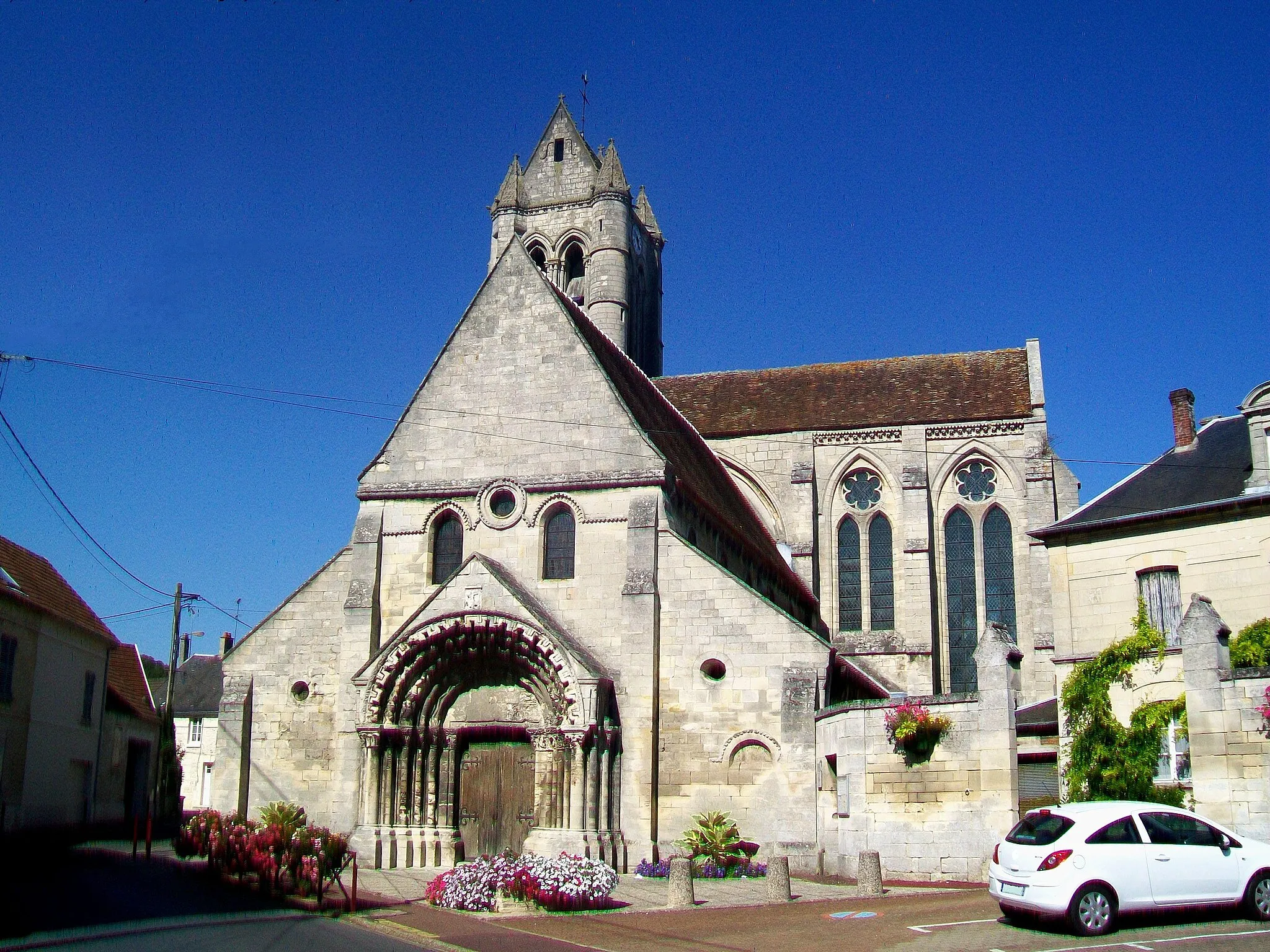 Photo showing: Église Saint-Pierre-et-Saint-Paul de Villers-Saint-Paul, façade occidentale.