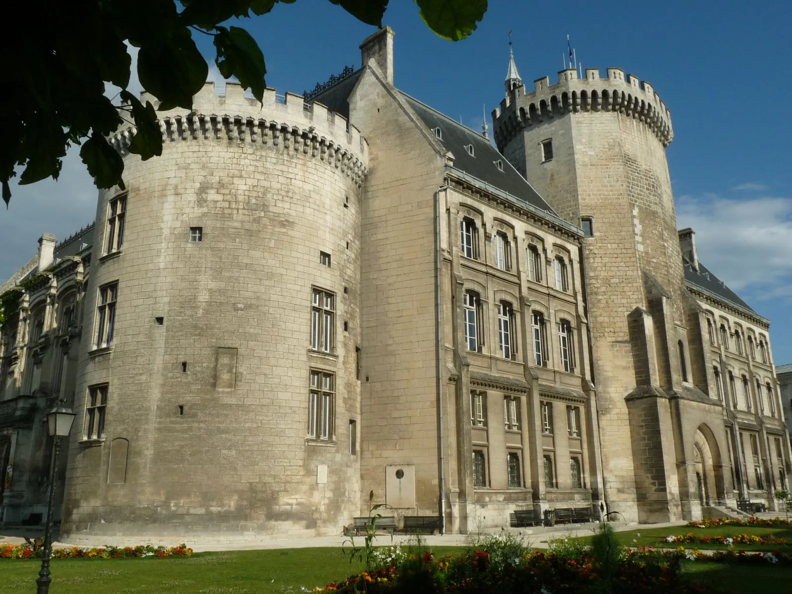 Photo showing: City hall of Angoulême, Charente, SW France