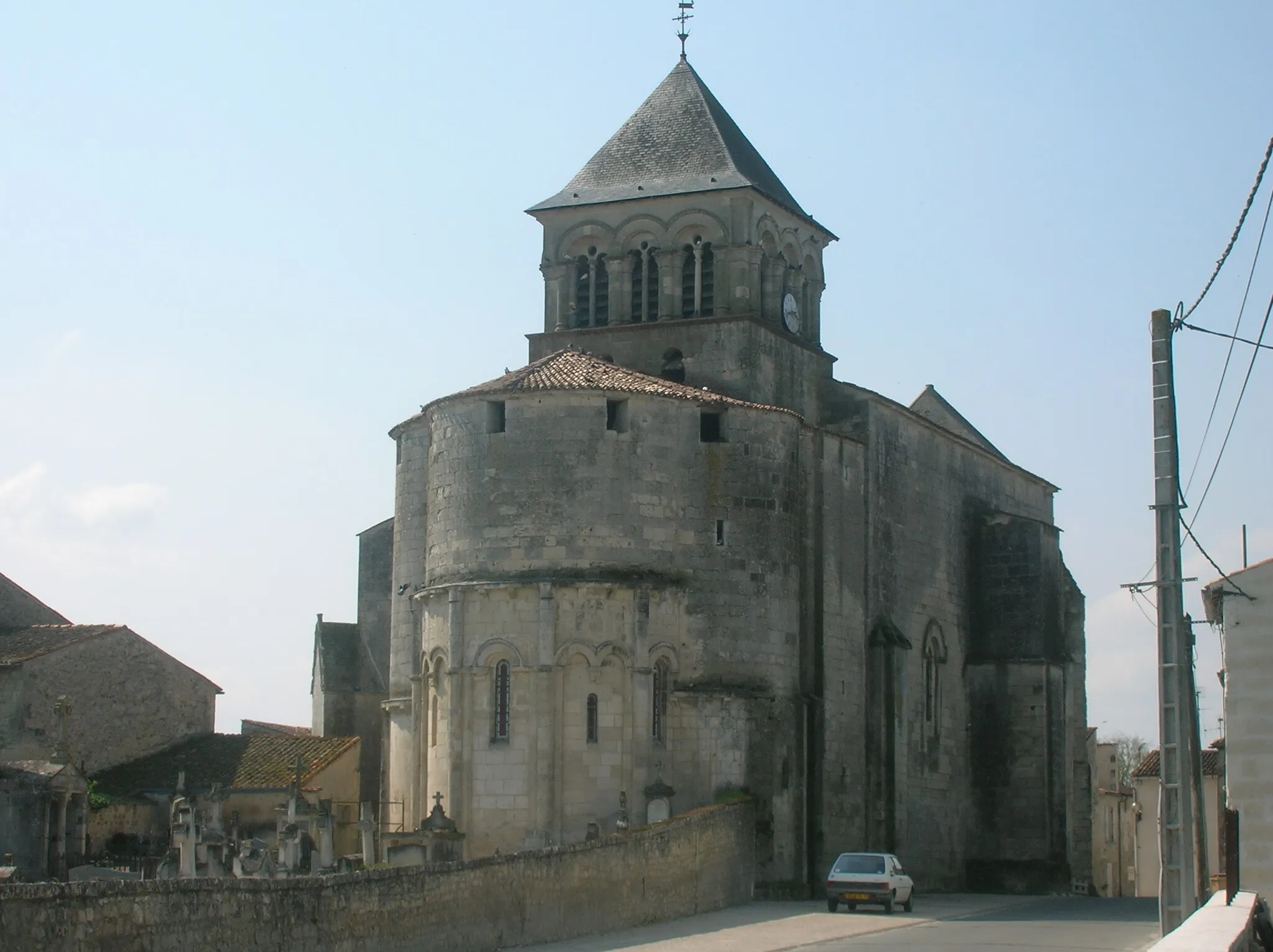 Photo showing: Église Saint-Pierre de Chaniers