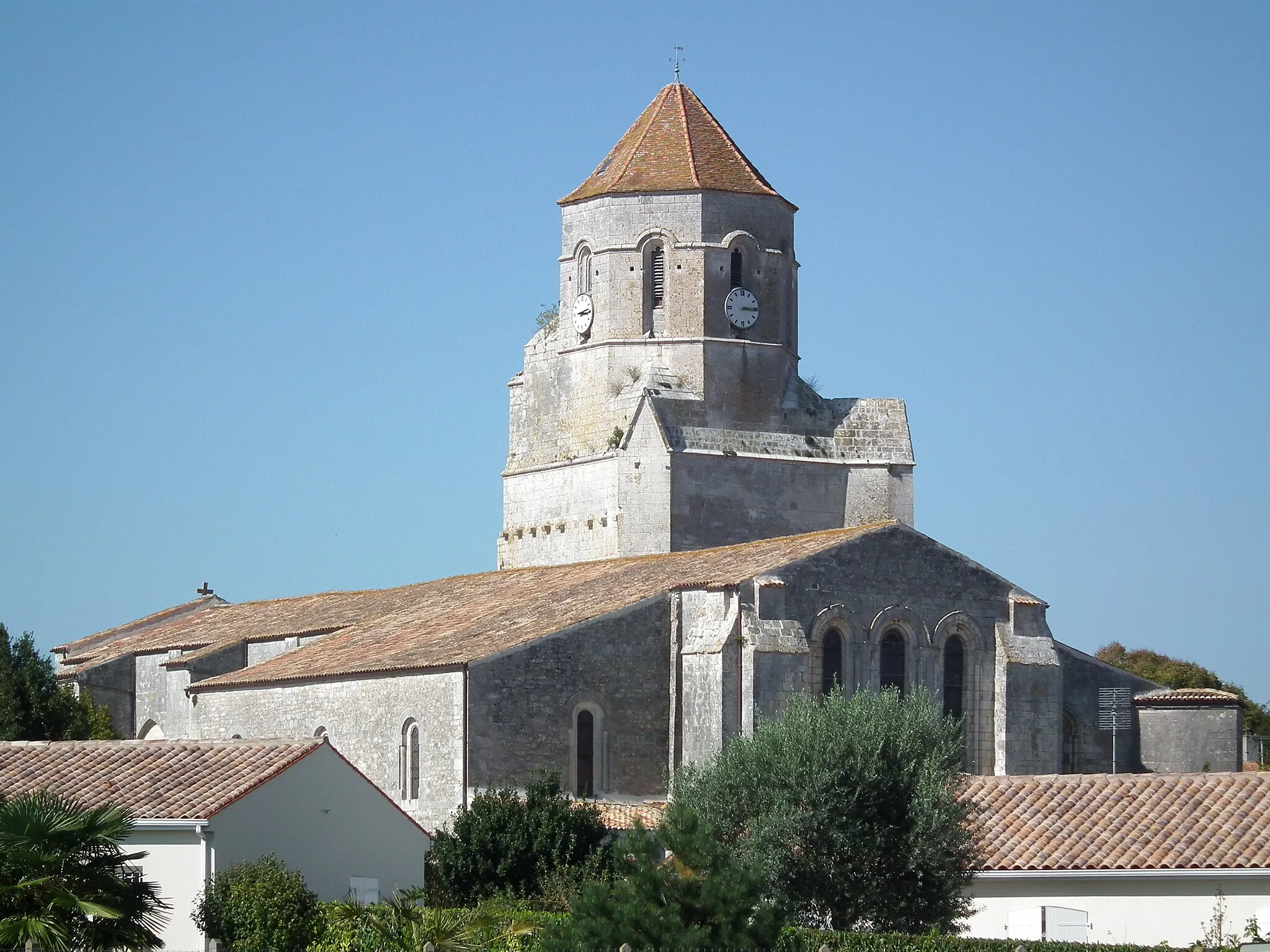 Photo showing: L'église de Cozes