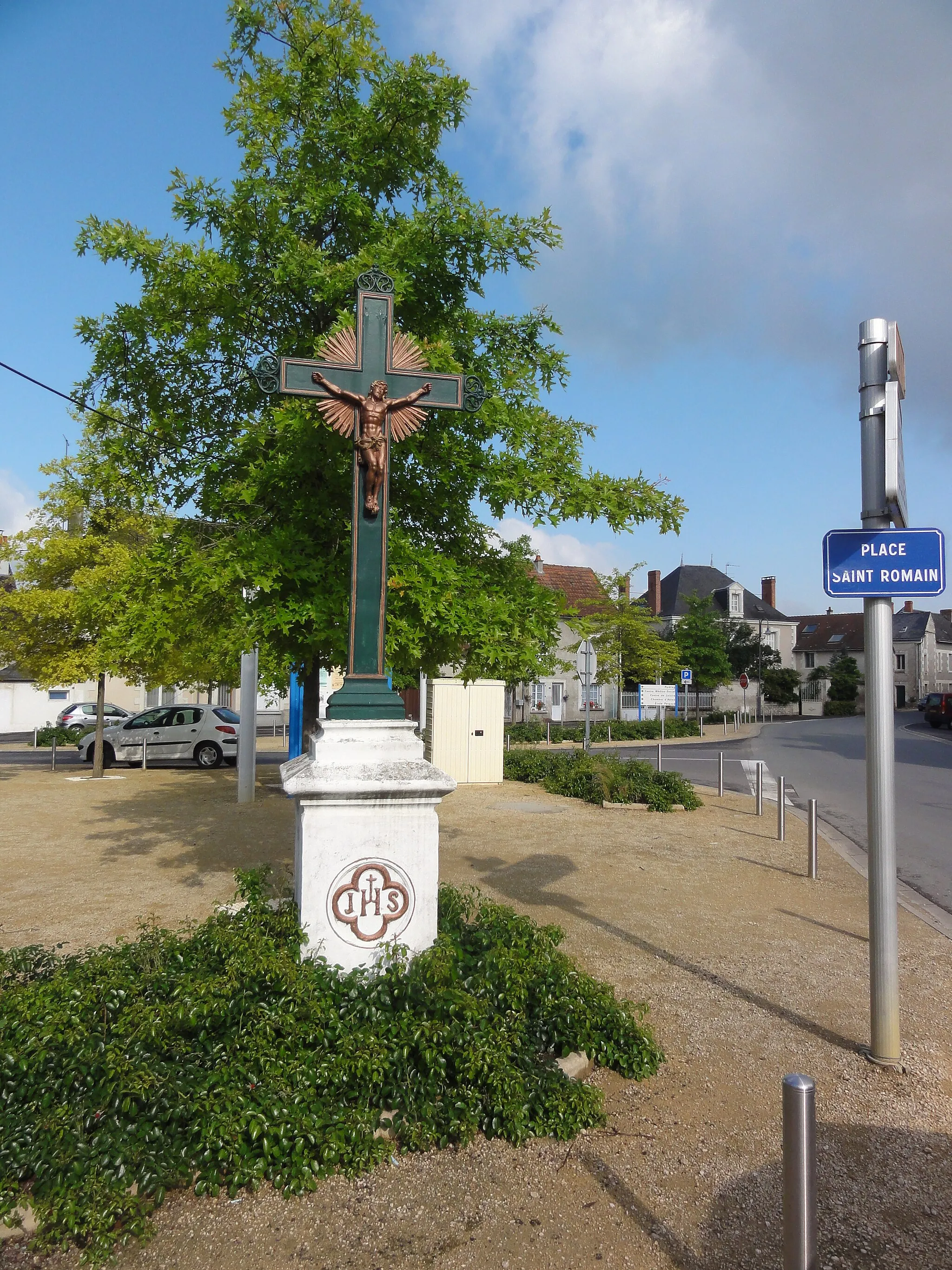 Photo showing: Dangé-Saint-Romain (Vienne) croix sur la Place Saint-Romain