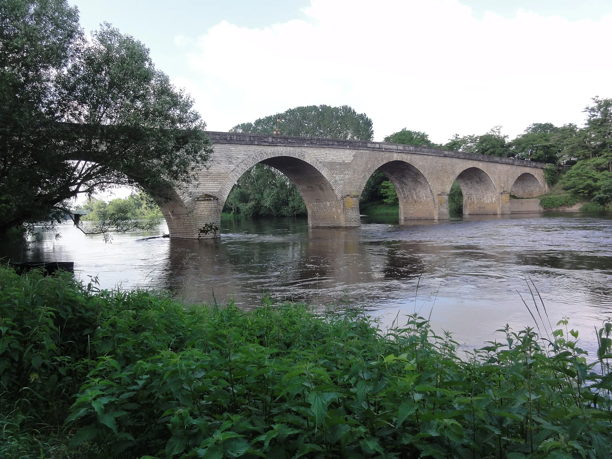 Photo showing: Dangé-Saint-Romain (Vienne) Pont sur la Vienne