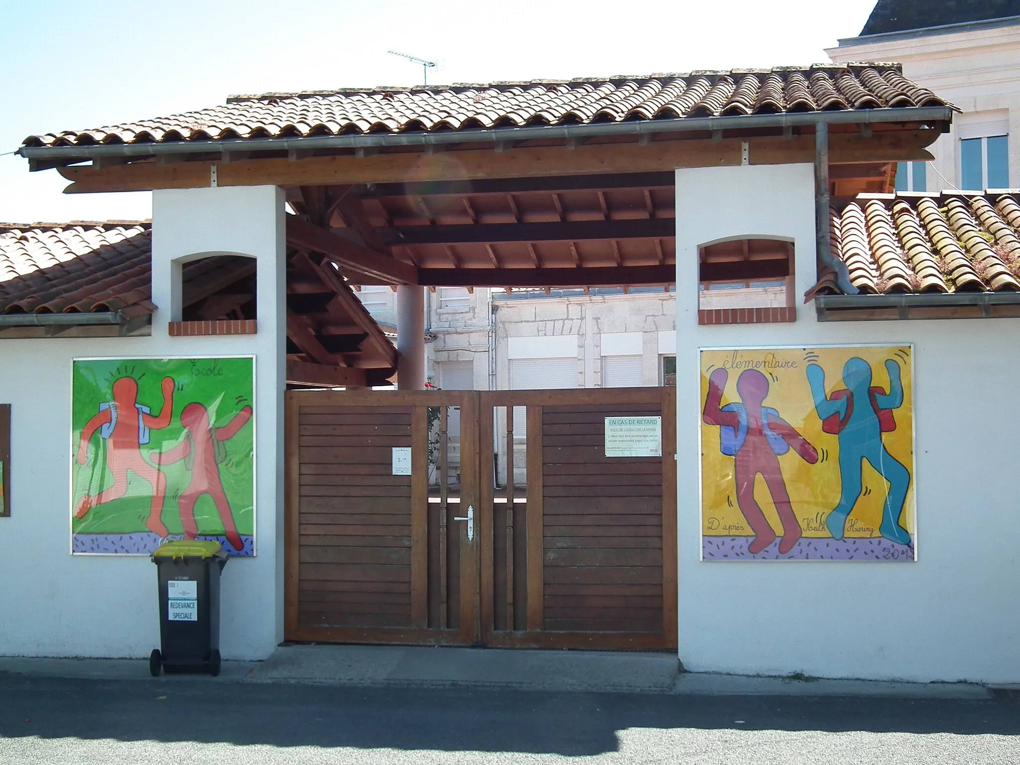 Photo showing: Ecole élementaire d'Etaules