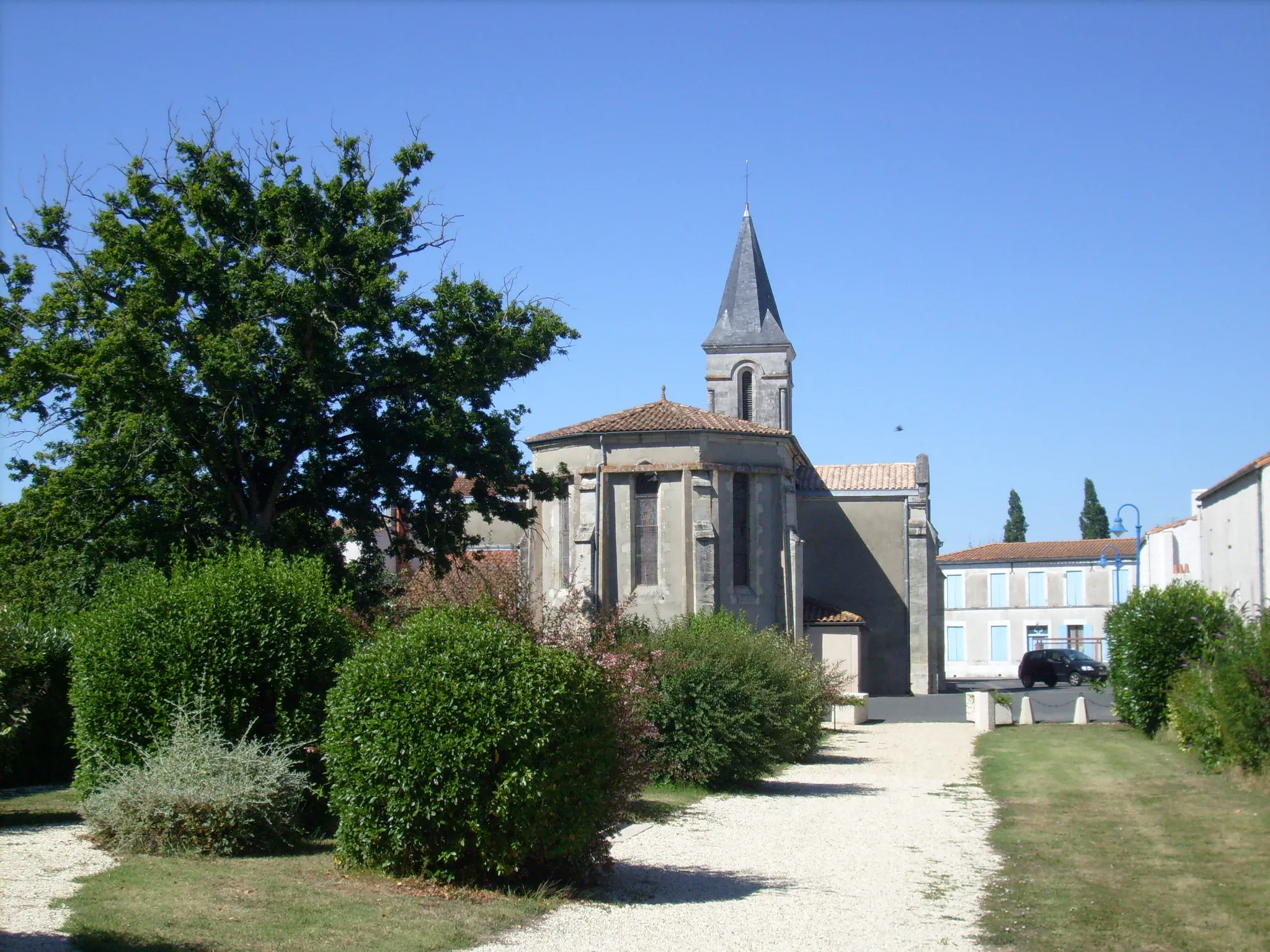 Photo showing: L'église d'Etaules vue depuis le square de Kembs