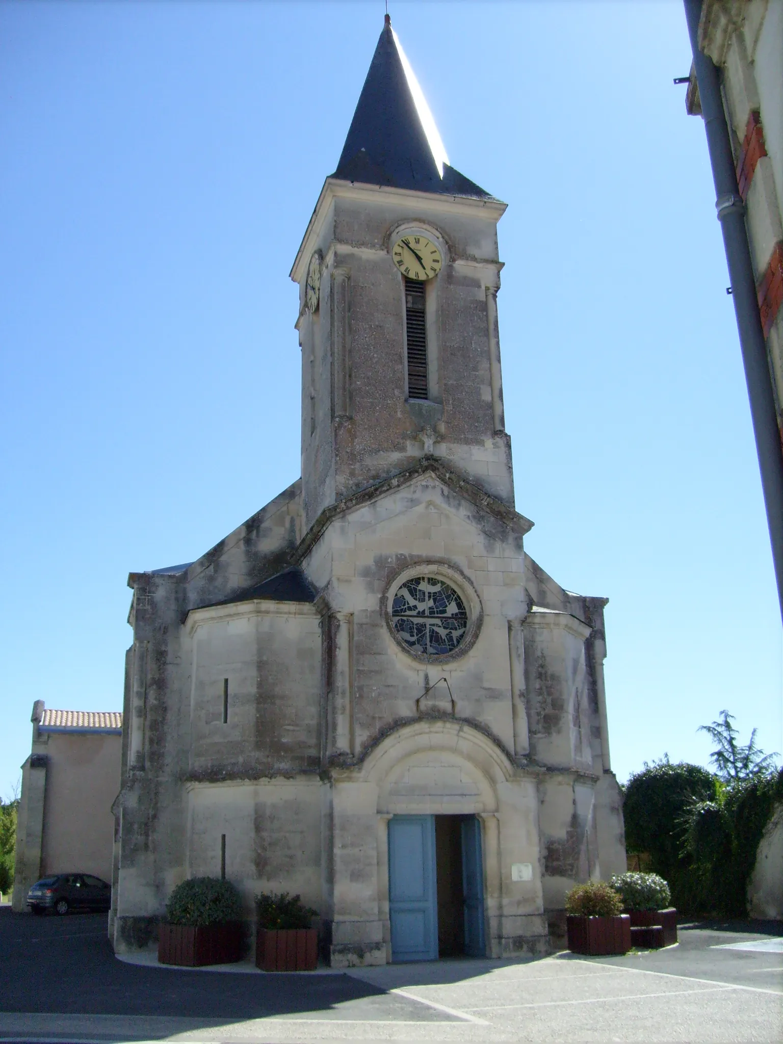 Photo showing: La façade de l'église d'Etaules, en Charente-Maritime