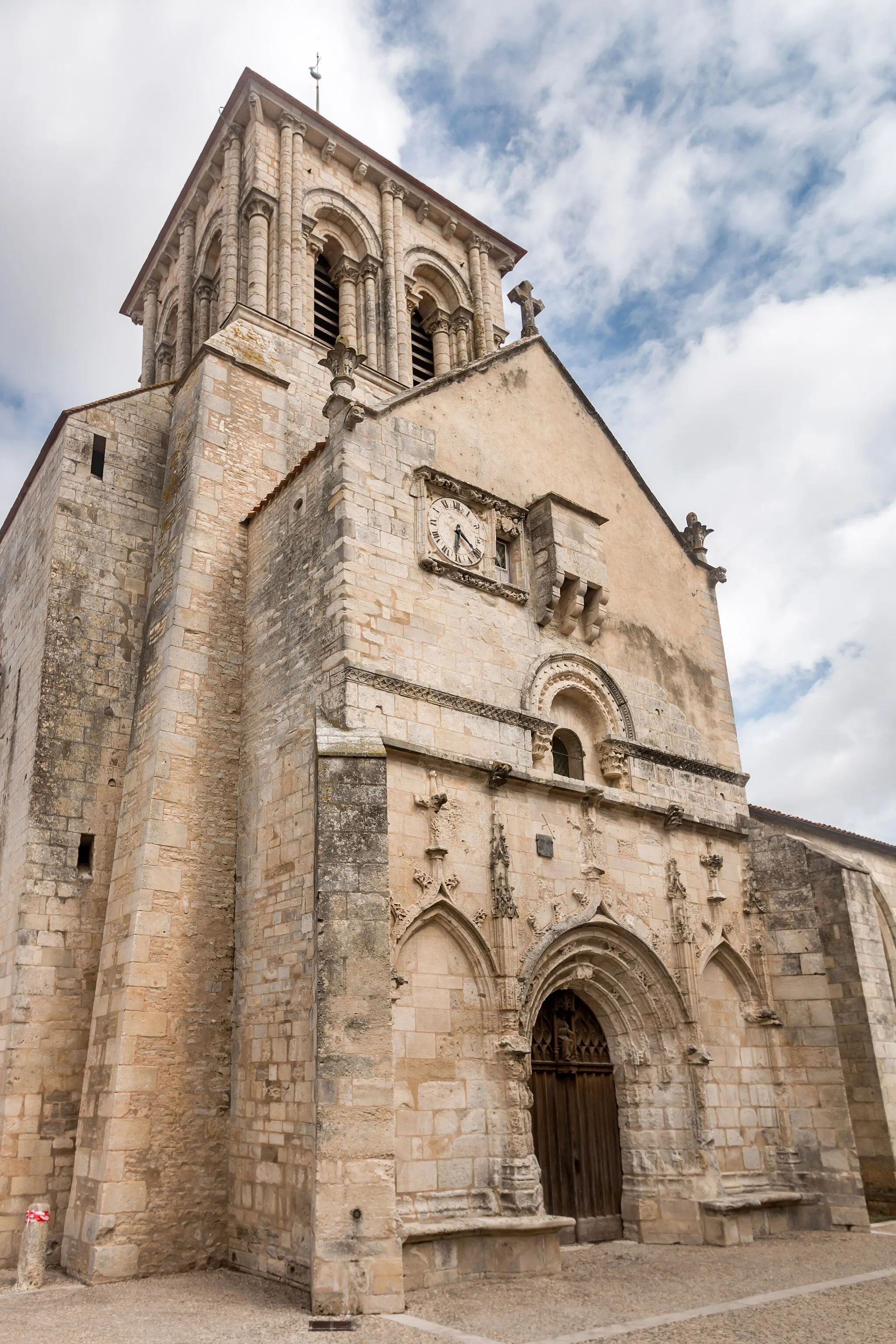 Photo showing: This building is indexed in the base Mérimée, a database of architectural heritage maintained by the French Ministry of Culture, under the reference PA00101237 .