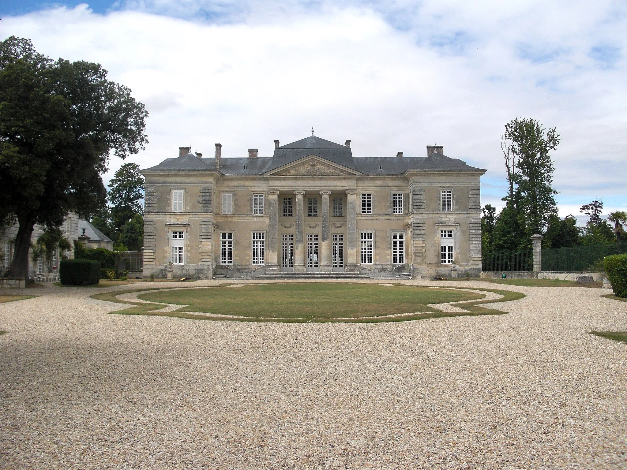 Photo showing: This building is classé au titre des monuments historiques de la France. It is indexed in the base Mérimée, a database of architectural heritage maintained by the French Ministry of Culture, under the reference PA00104772 .