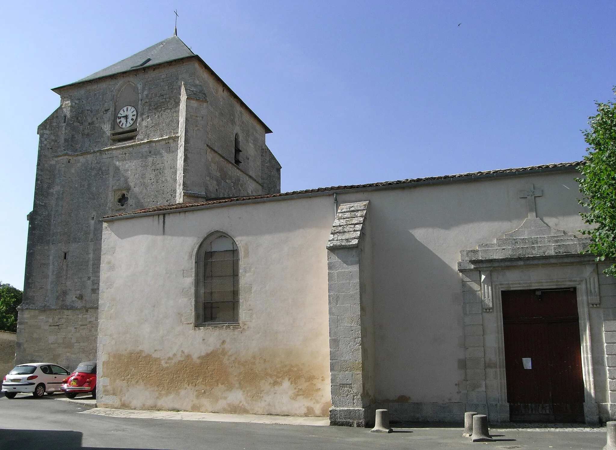 Photo showing: Église Sainte-Madeleine à La Jarrie (vue sud), commune de Charente-Maritime (17) en France.
