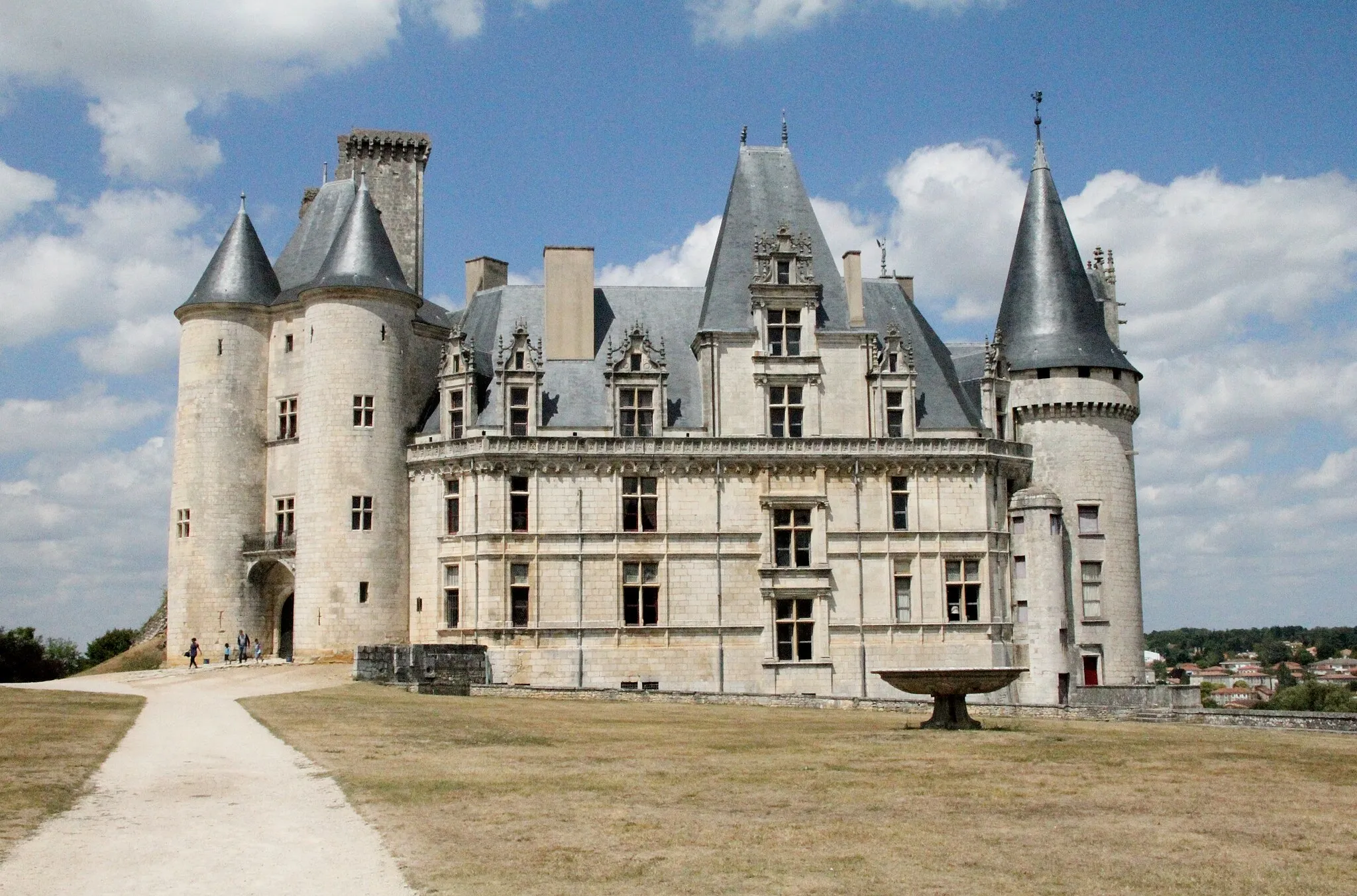 Photo showing: Château de La Rochefoucauld, Charente, France