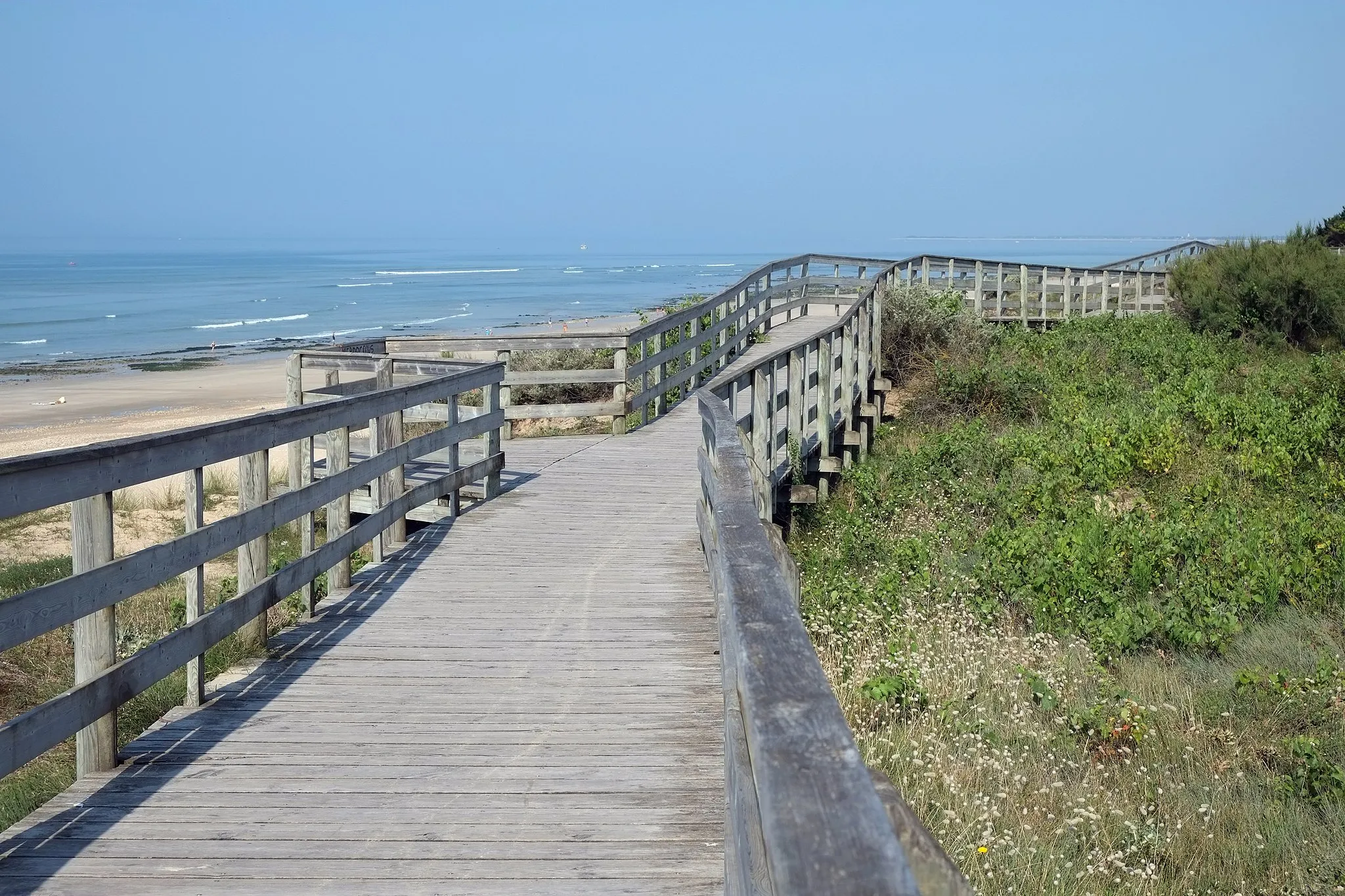 Photo showing: Promenade aménagée sur les dunes Le Bois-Plage-en-Ré Charente-Maritime France