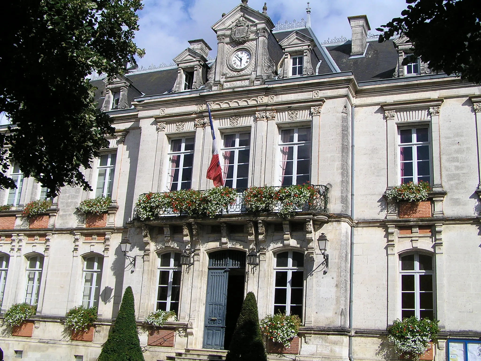 Photo showing: mairie de Mansle