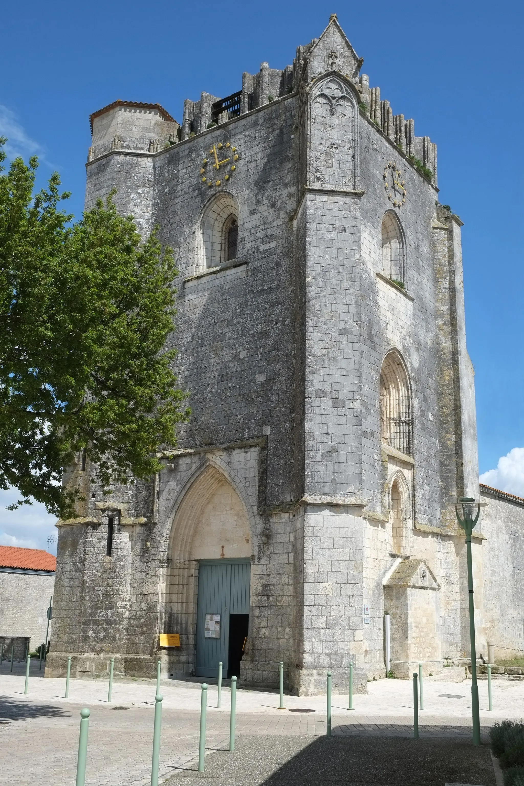 Photo showing: This building is classé au titre des monuments historiques de la France. It is indexed in the base Mérimée, a database of architectural heritage maintained by the French Ministry of Culture, under the reference PA00104793 .