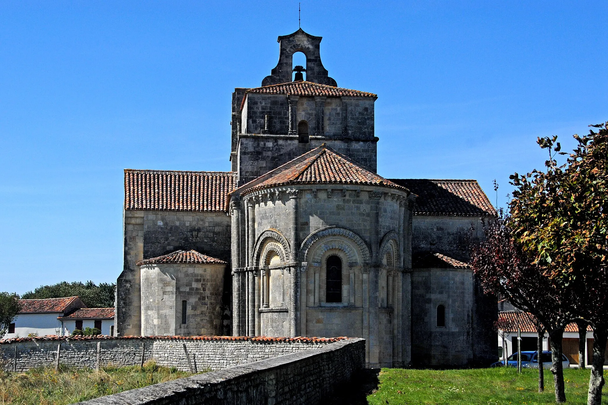 Photo showing: St.-Pierre-de-Marestay, Chorgesims, Kragsteine