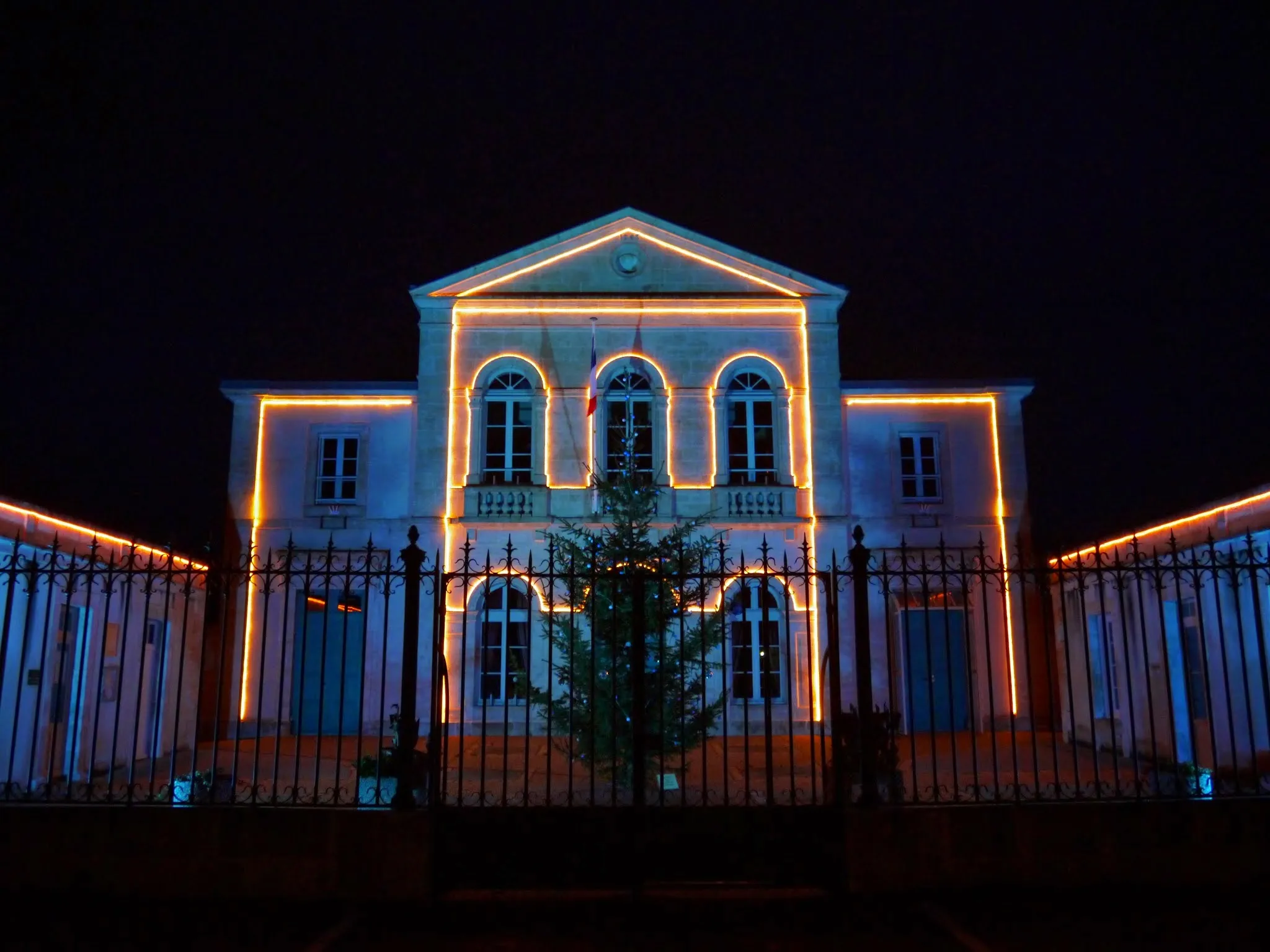 Photo showing: Illuminations de Noël à la mairie.