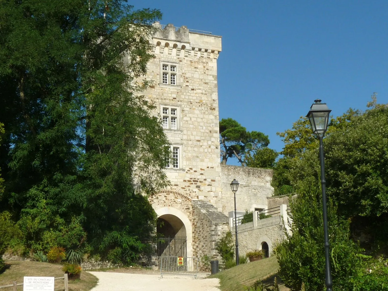 Photo showing: castle of Montendre, Charente-Maritime, SW France