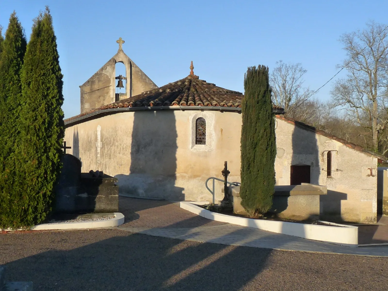 Photo showing: Eglise de Chardes, Charente-Maritime, France