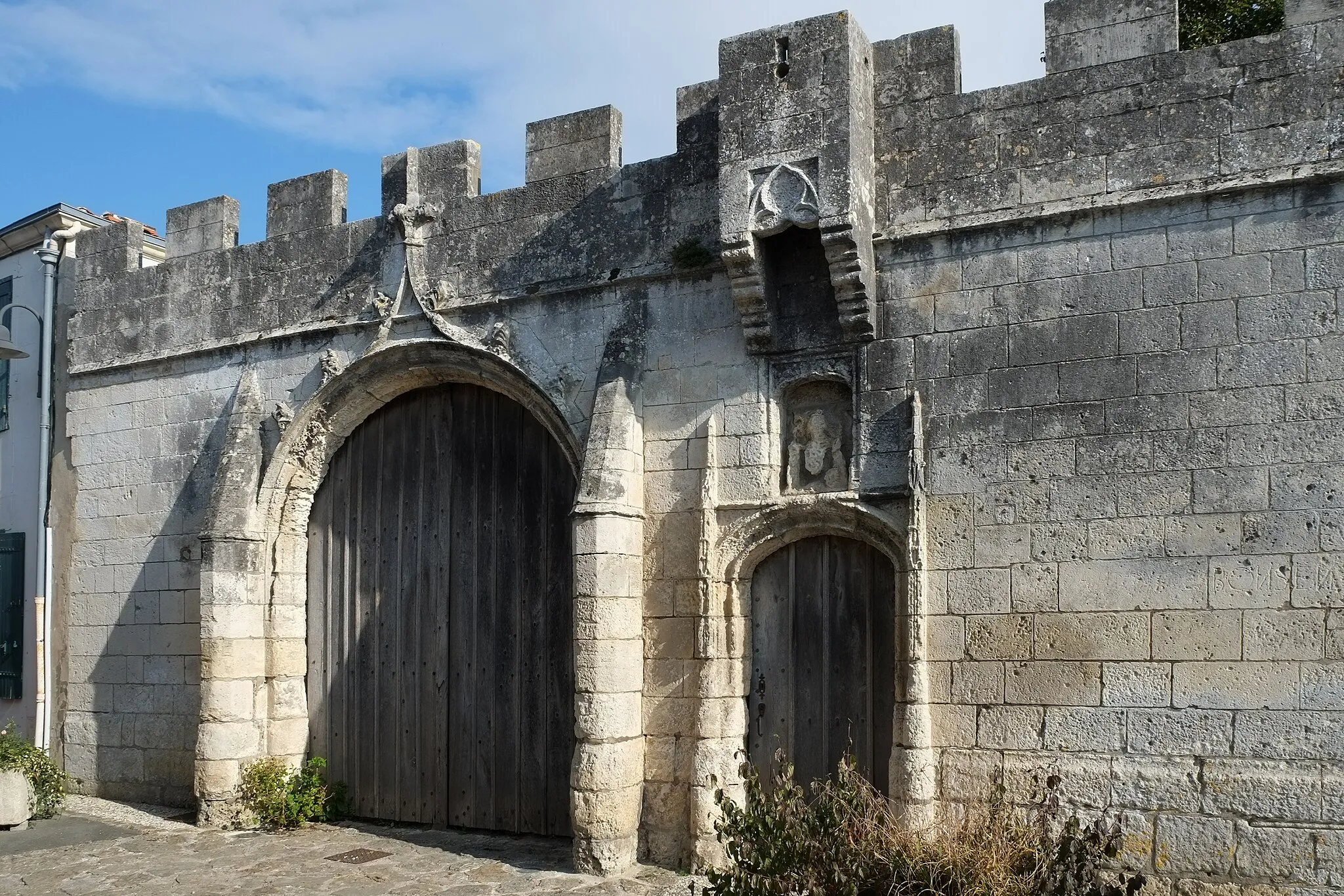 Photo showing: This building is classé au titre des monuments historiques de la France. It is indexed in the base Mérimée, a database of architectural heritage maintained by the French Ministry of Culture, under the reference PA00104830 .