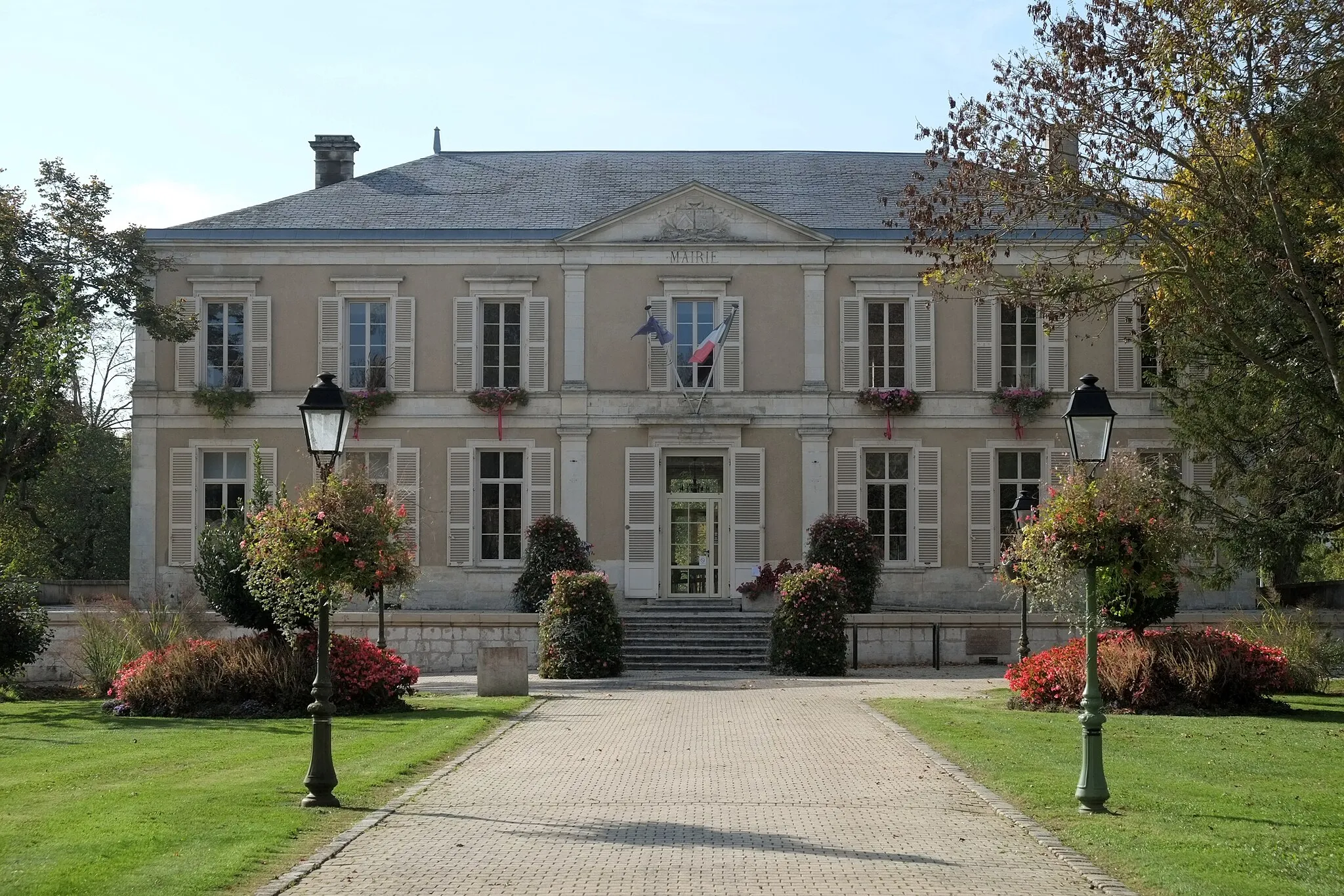 Photo showing: Mairie Nieul-sur-Mer Charente-Maritime France