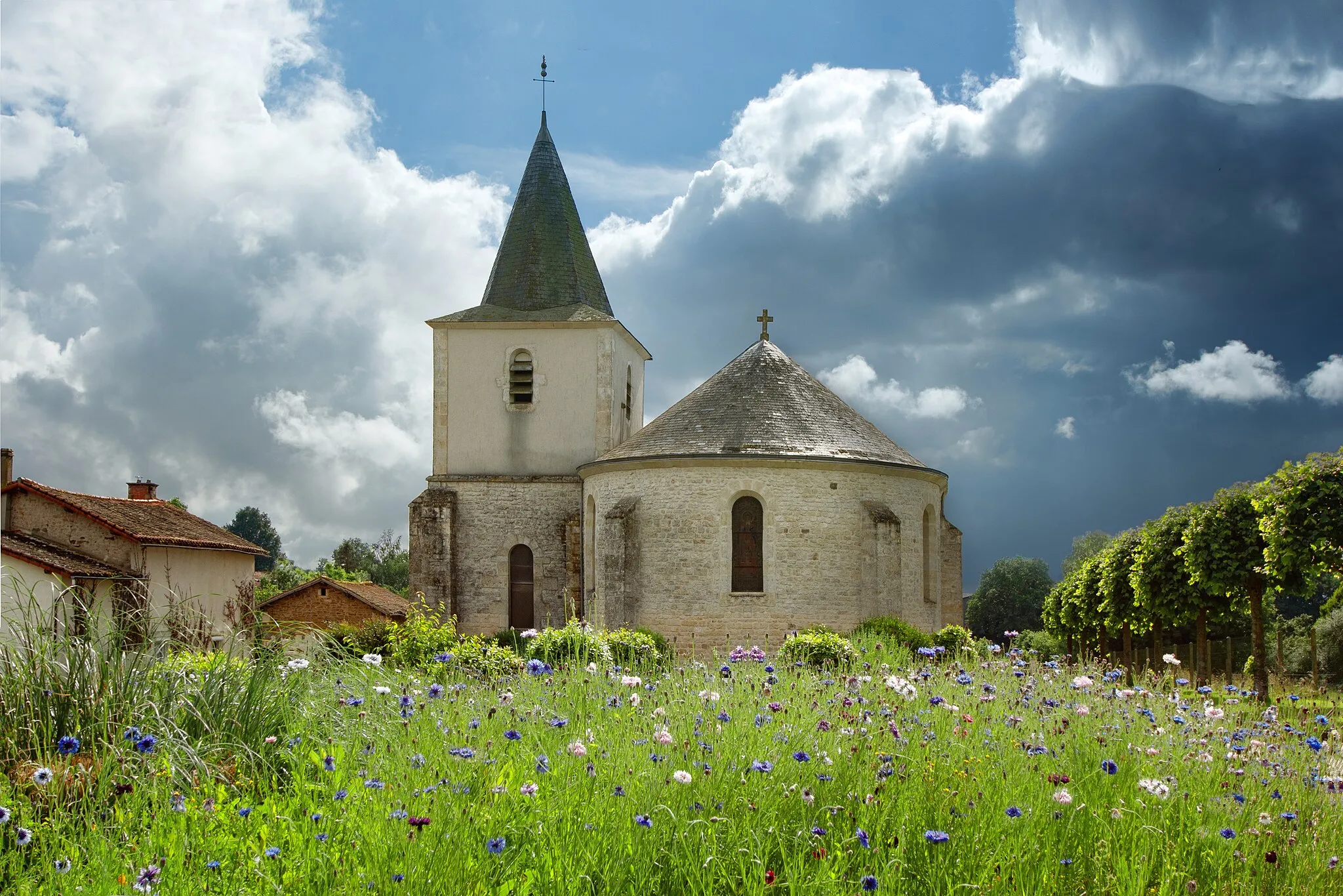 Photo showing: Saint-Germier 79 Churche face E