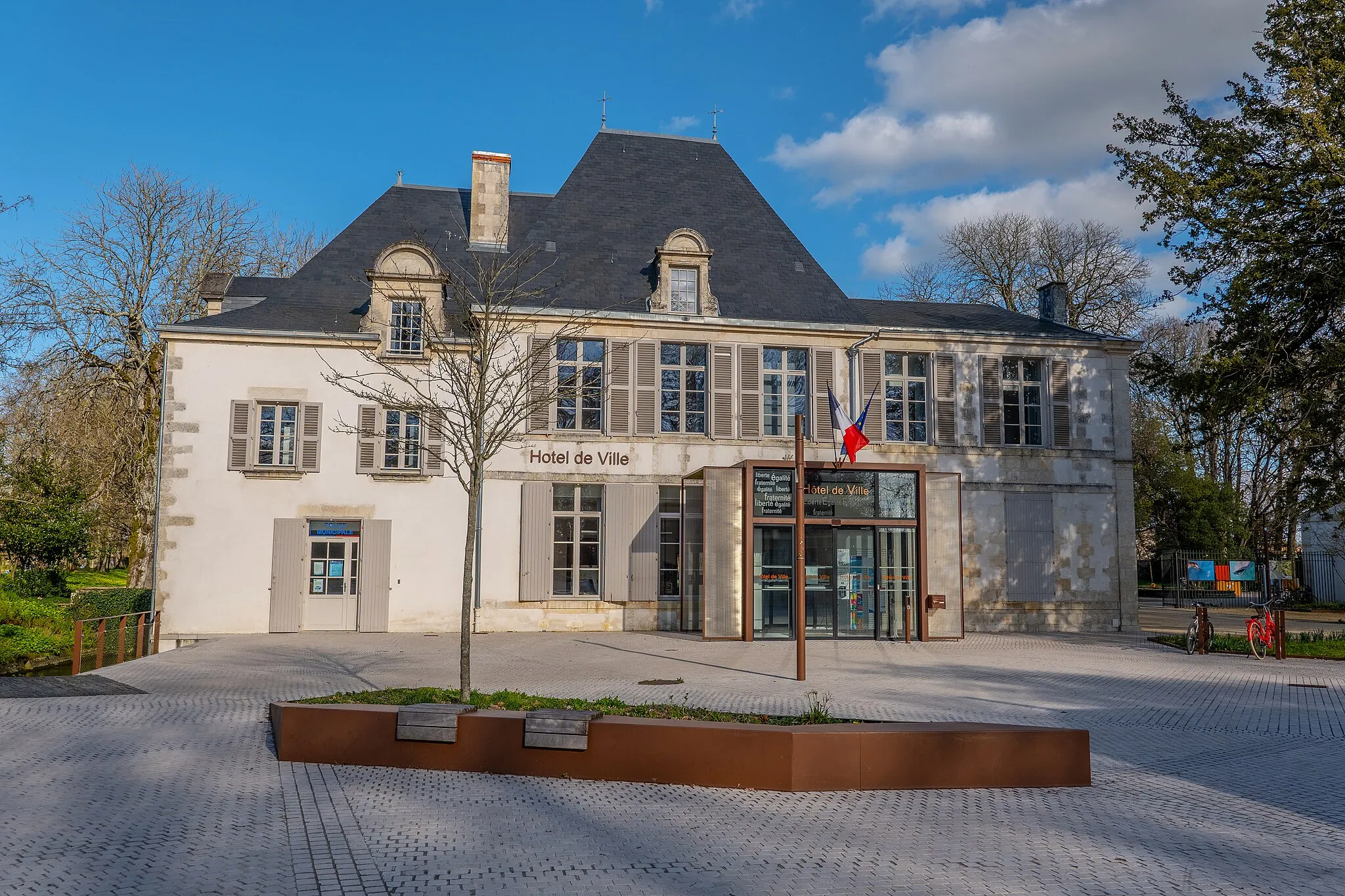 Photo showing: Façade de l'hôtel de ville de la mairie de Périgny