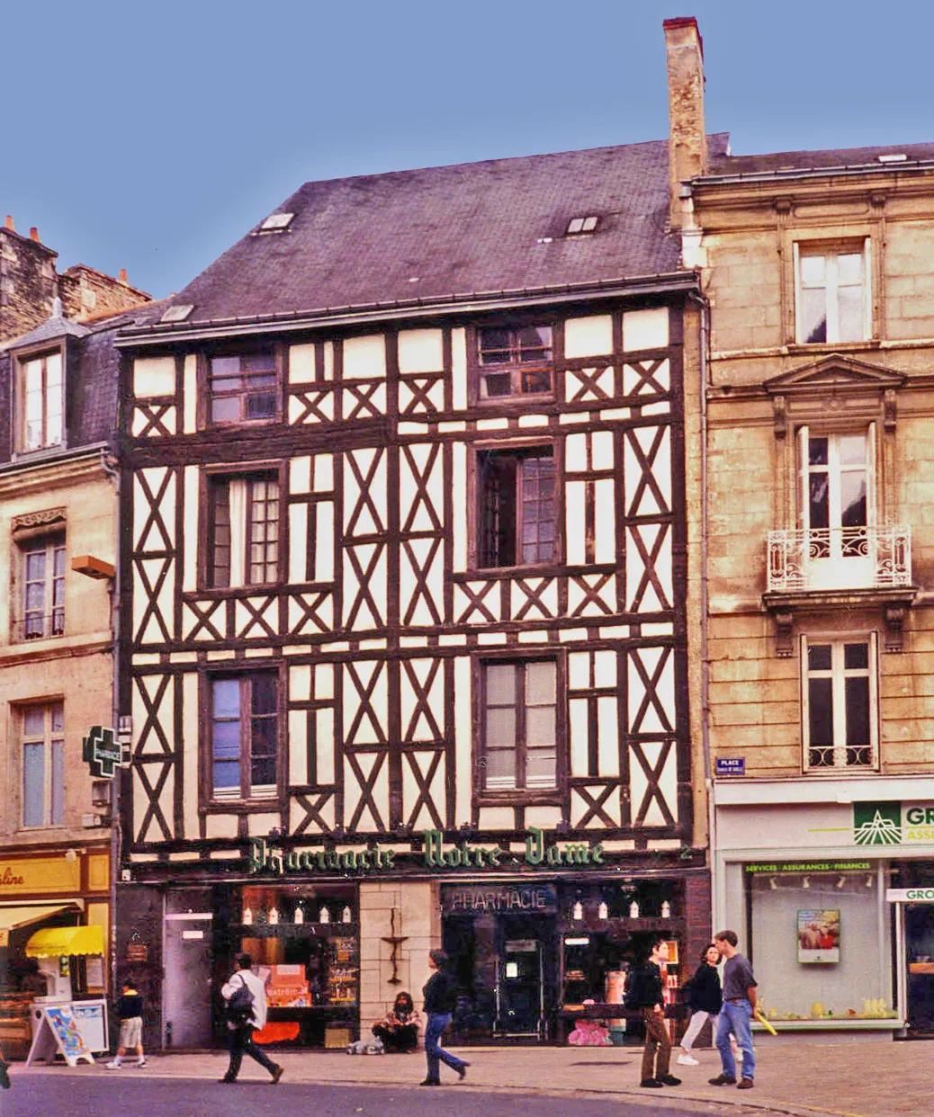 Photo showing: This building is inscrit au titre des monuments historiques de la France. It is indexed in the base Mérimée, a database of architectural heritage maintained by the French Ministry of Culture, under the reference PA00105627 .