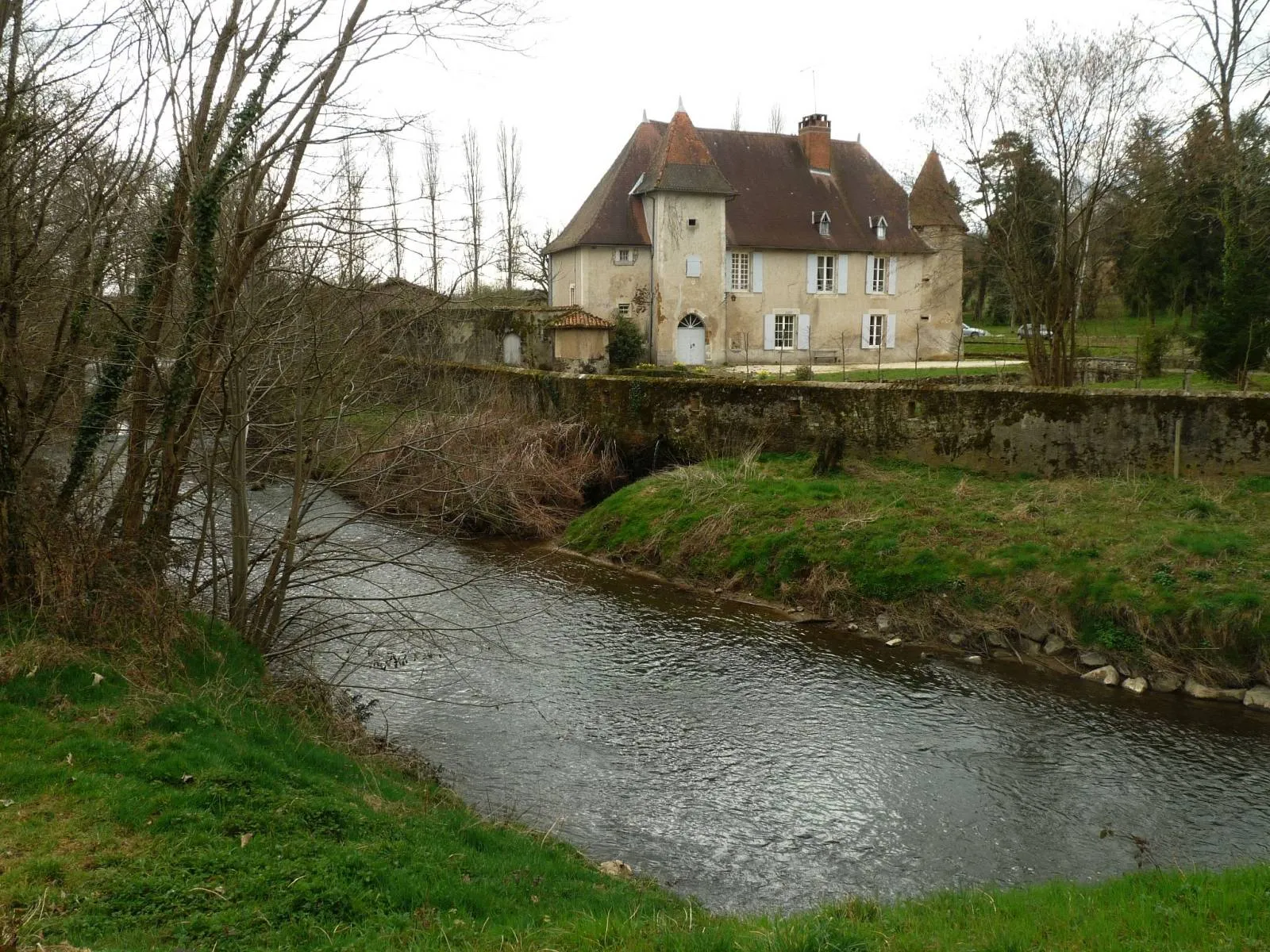 Photo showing: château de Chambes et la Charente, Roumazières-Loubert, Charente, France