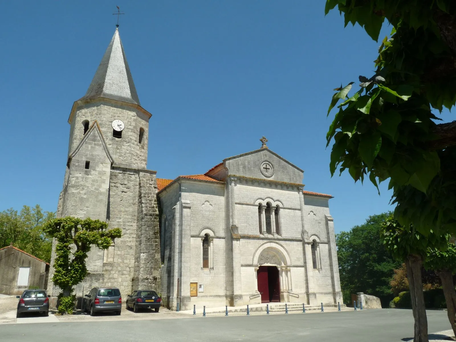 Photo showing: église de St-Aigulin, Charente-Maritime, France