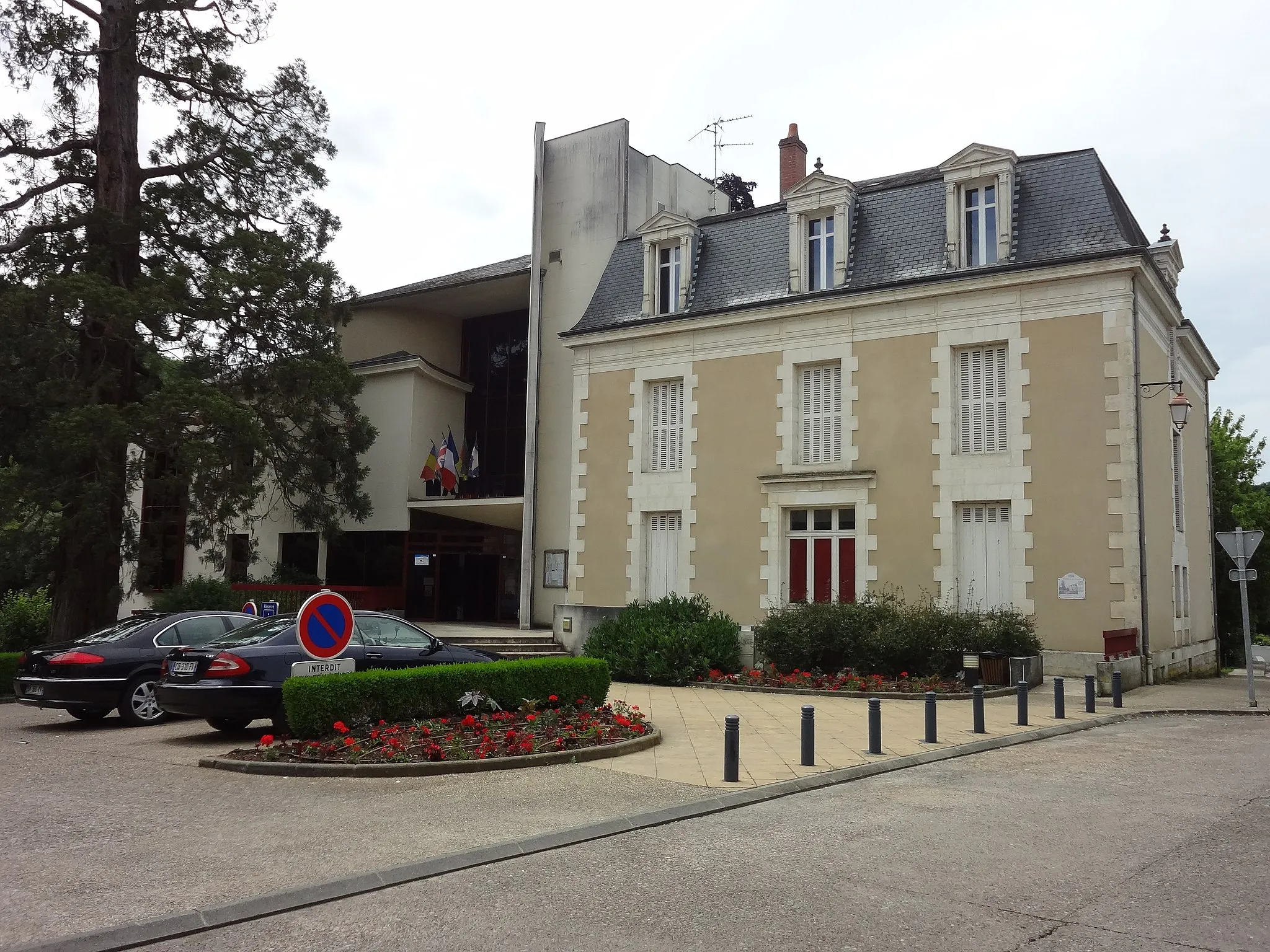 Photo showing: Mairie de Saint-Benoît (Vienne, France).