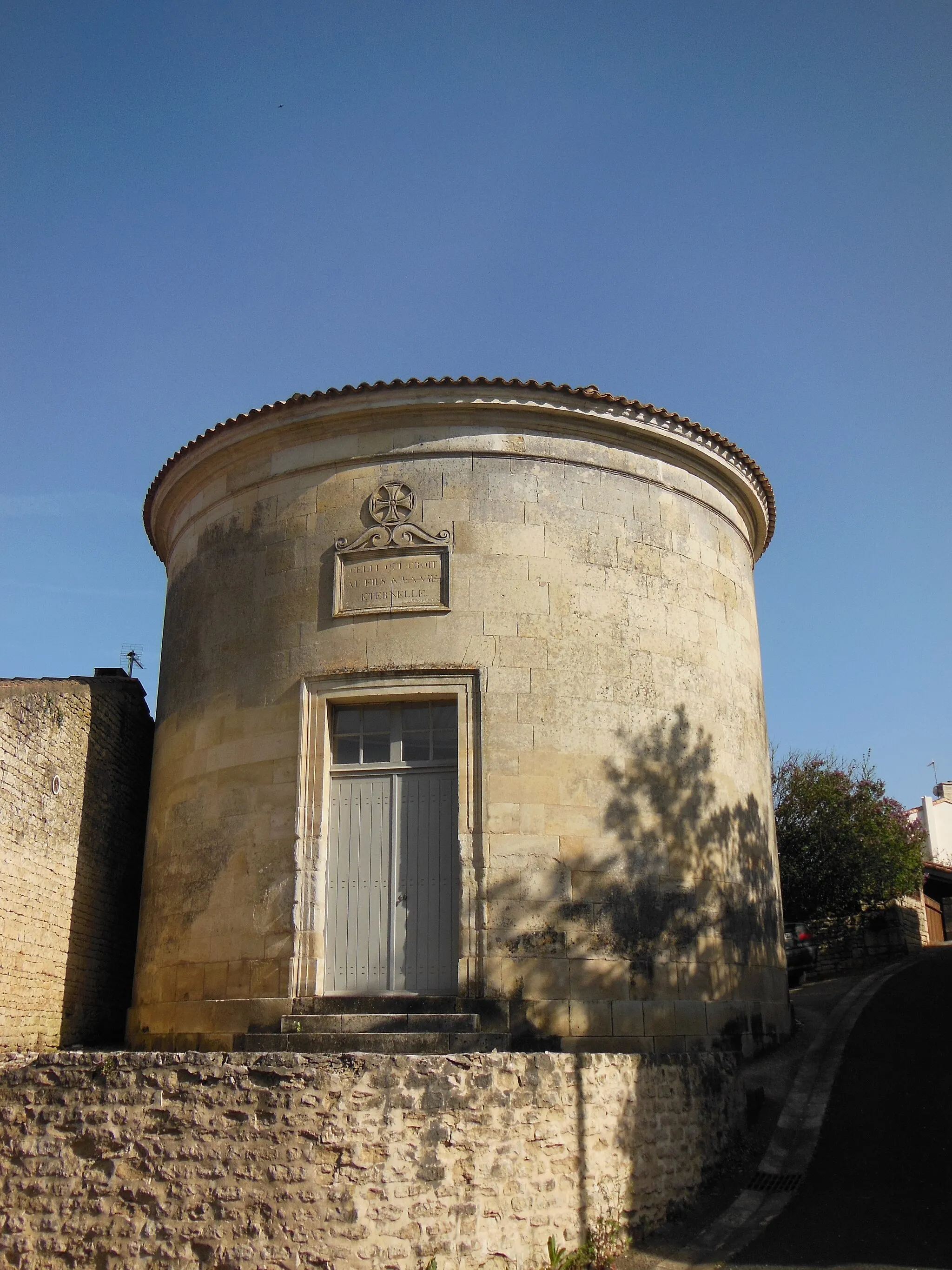 Photo showing: Temple circulaire de Saint-Gelais (79)