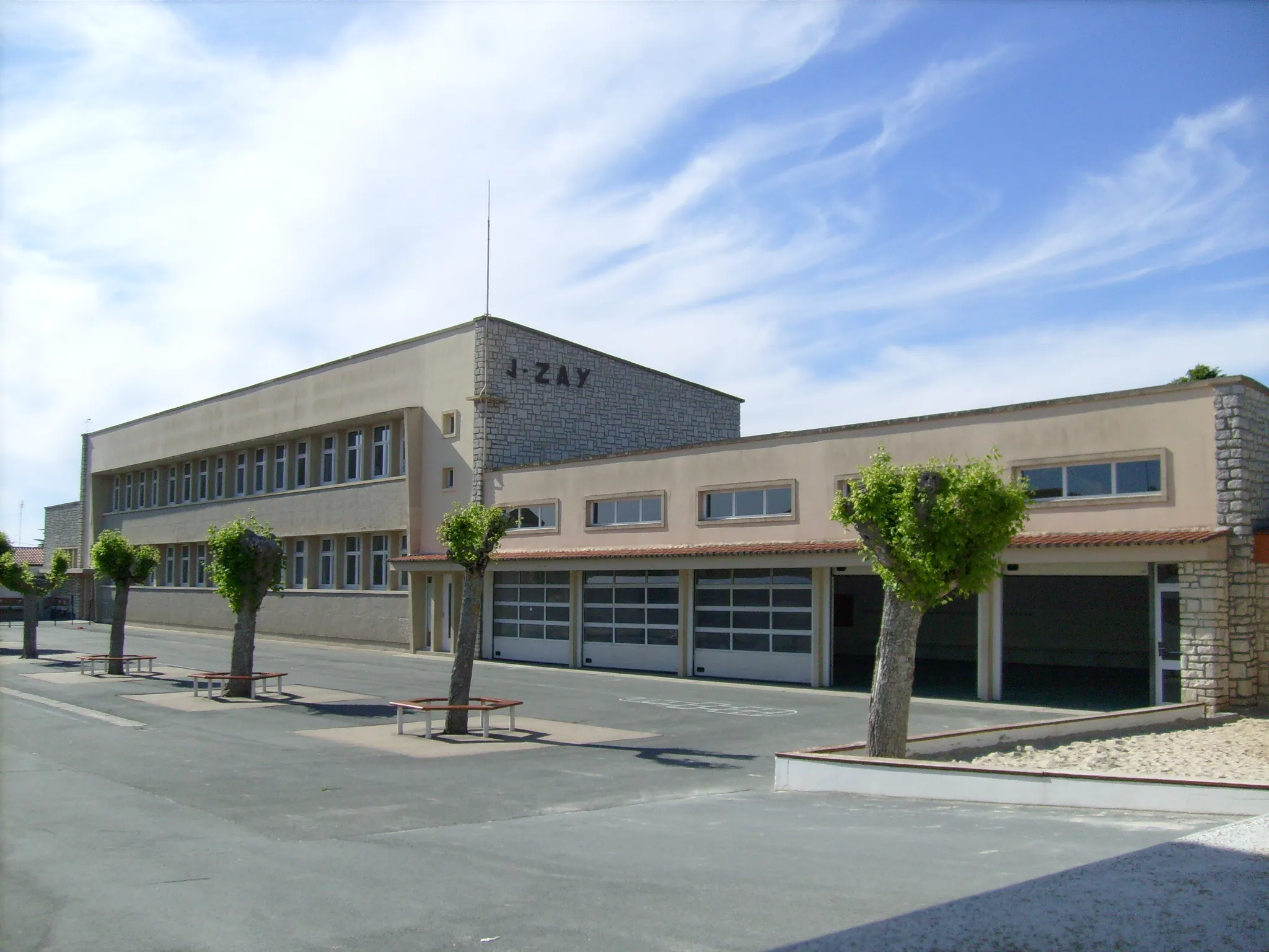 Photo showing: L'école Jean Zay à st georges de didonne, charente-maritime, France