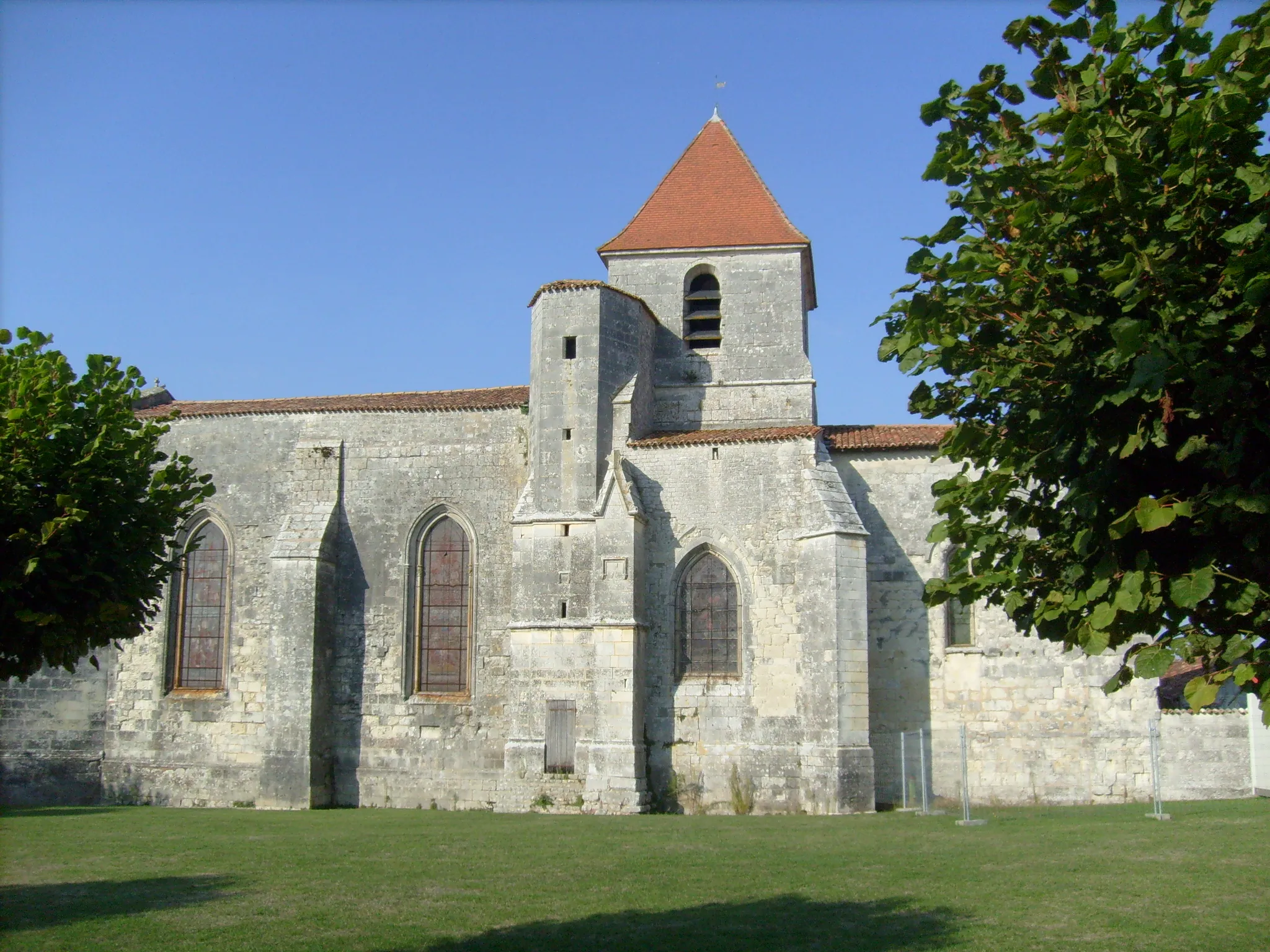 Photo showing: L'église de Saint-Georges-des-Coteaux