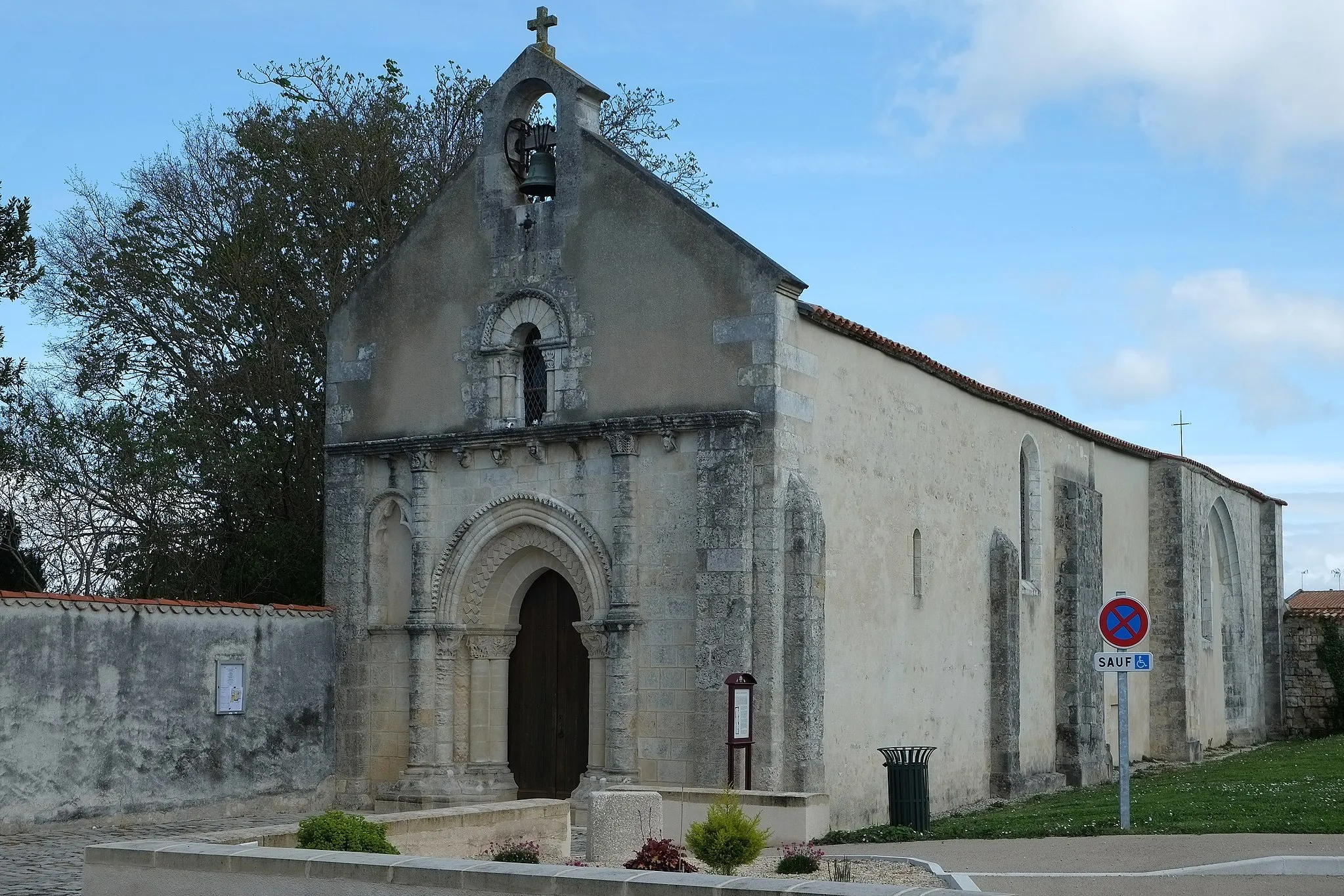 Photo showing: Église de Saint-Rogatien, Charente-Maritime, France.