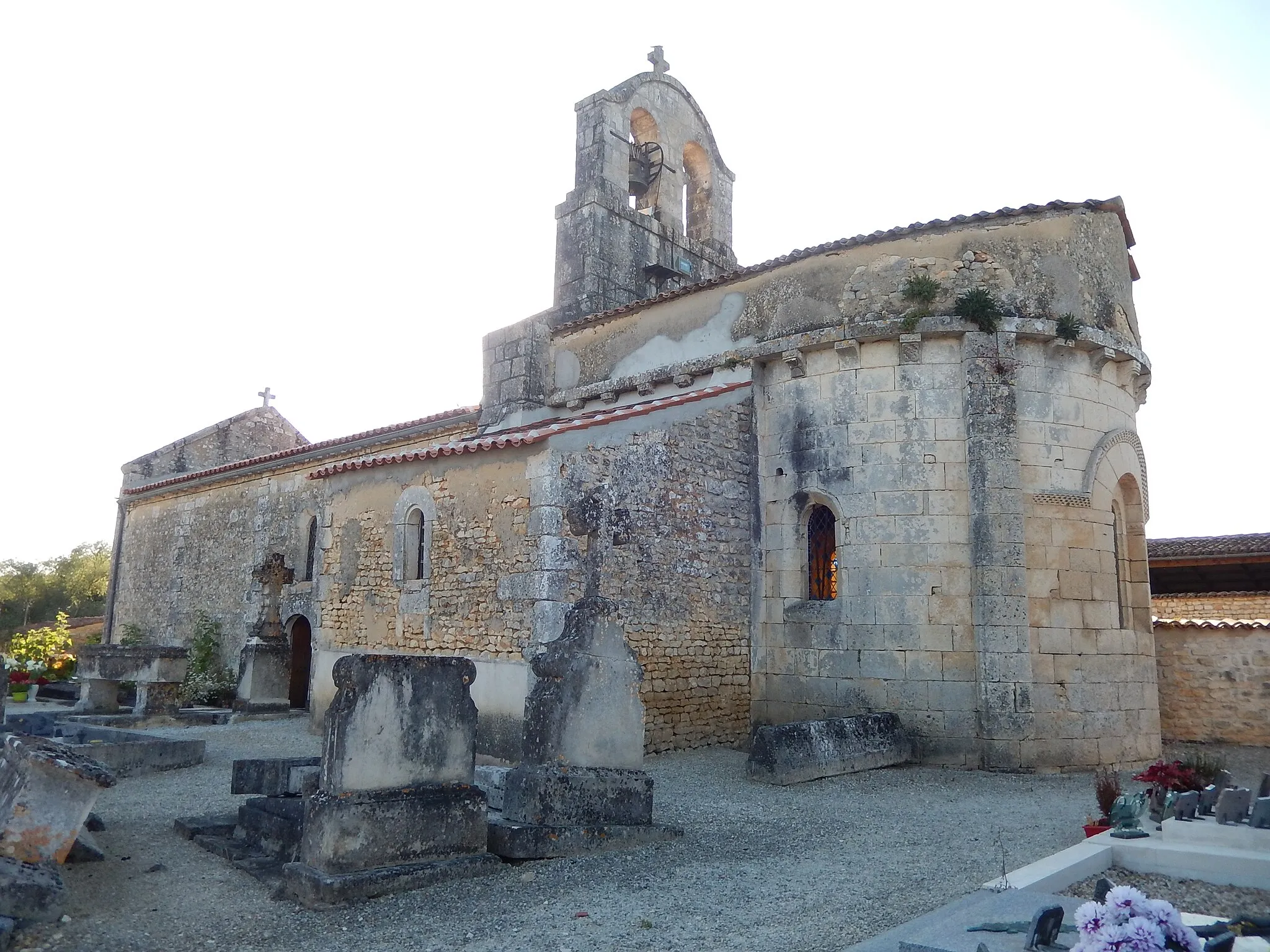 Photo showing: L'église Sainte-Marie de l'Assomption, à Coulonges-sur-Charente.