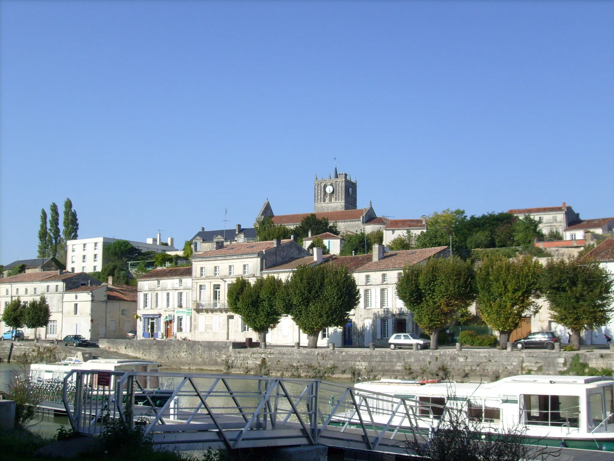 Photo showing: Saint-Savinien