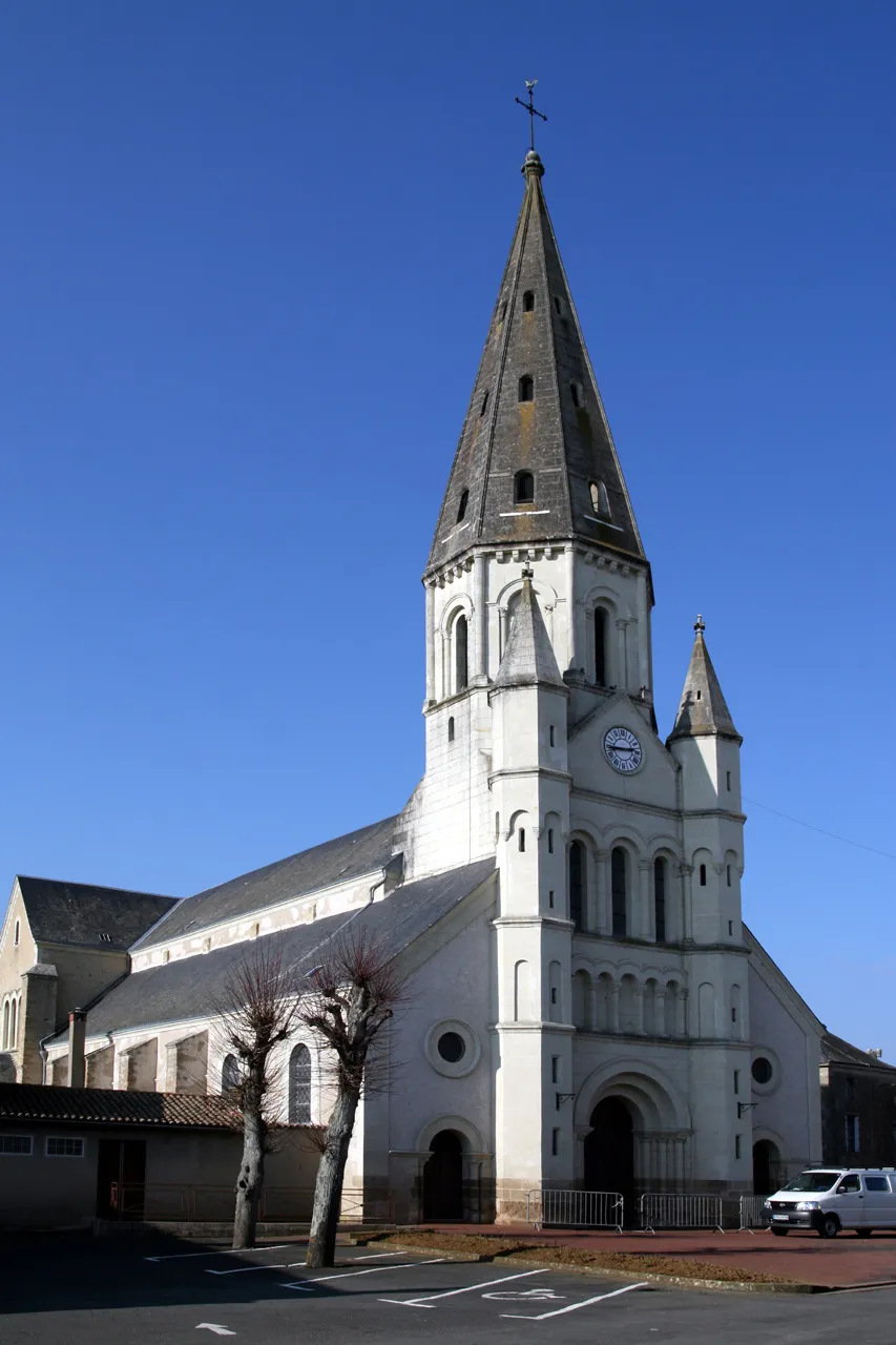 Photo showing: Eglise de Saint Varent