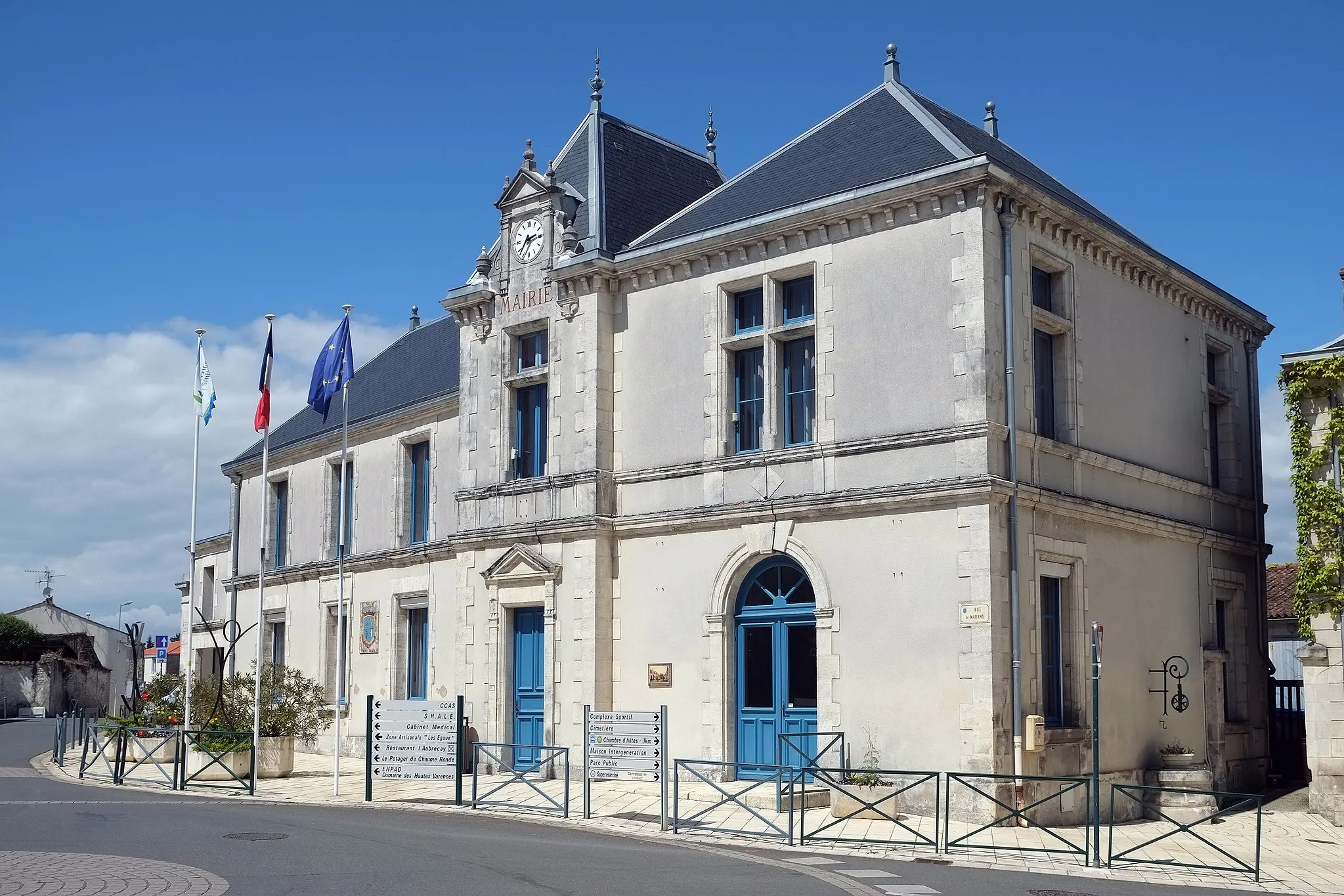 Photo showing: Mairie Saint-Xandre Charente-Maritime France