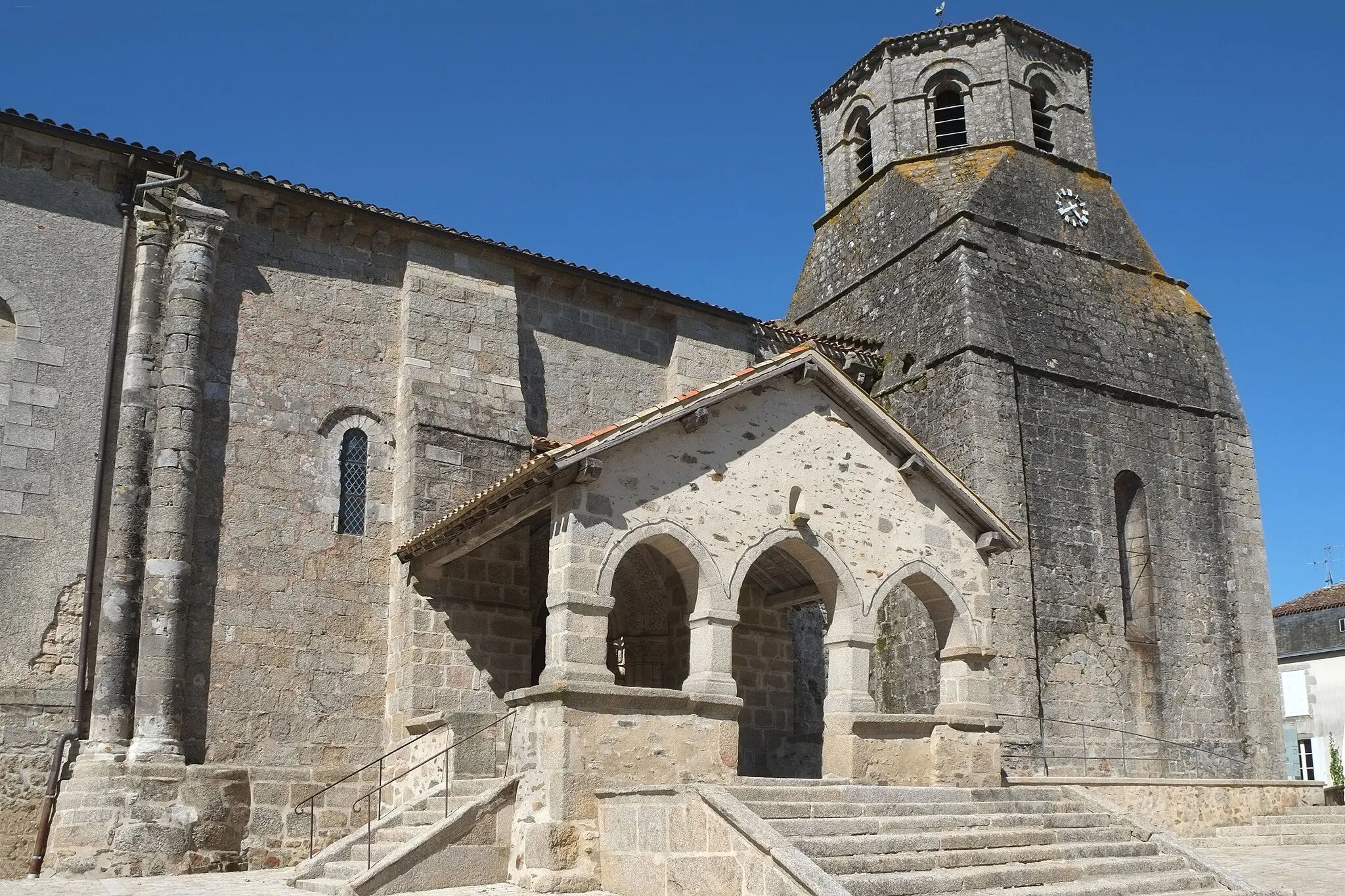 Photo showing: This building is classé au titre des monuments historiques de la France. It is indexed in the base Mérimée, a database of architectural heritage maintained by the French Ministry of Culture, under the reference PA00101373 .