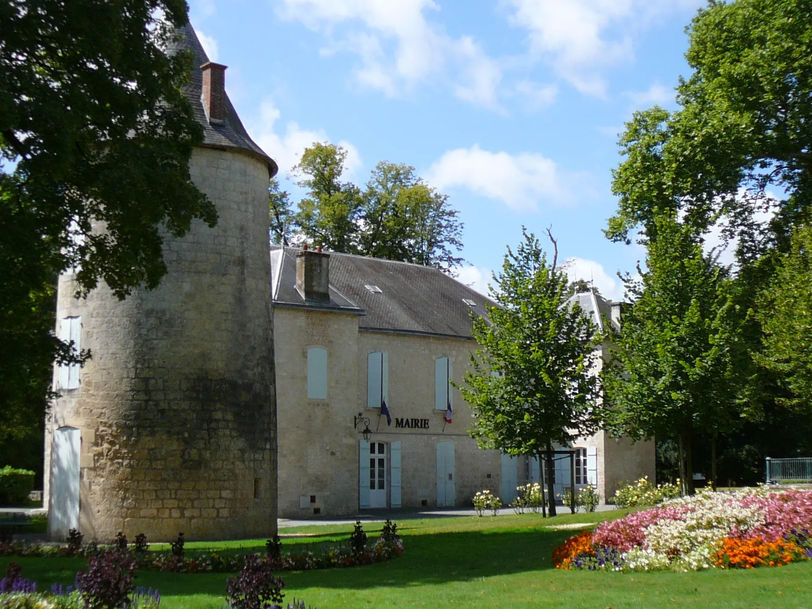 Photo showing: Castle in Surgères. Town hall. Charente-Maritime (17), Poitou-Charentes, France, Europe.