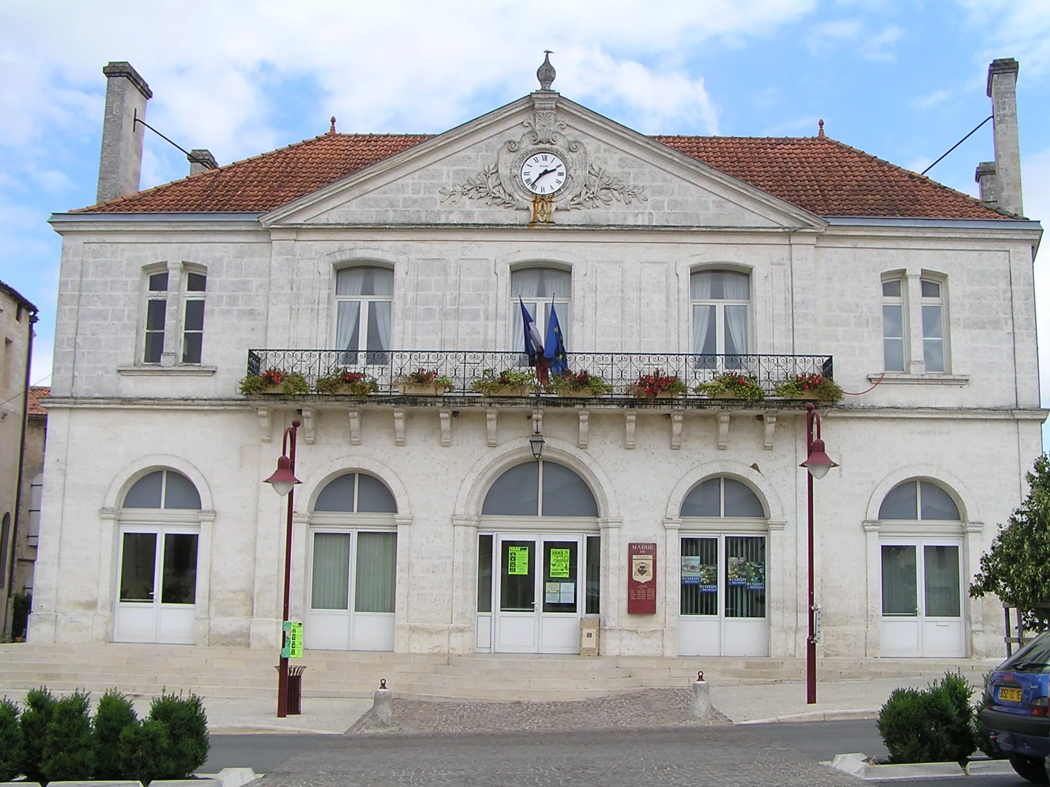 Photo showing: mairie de Vars