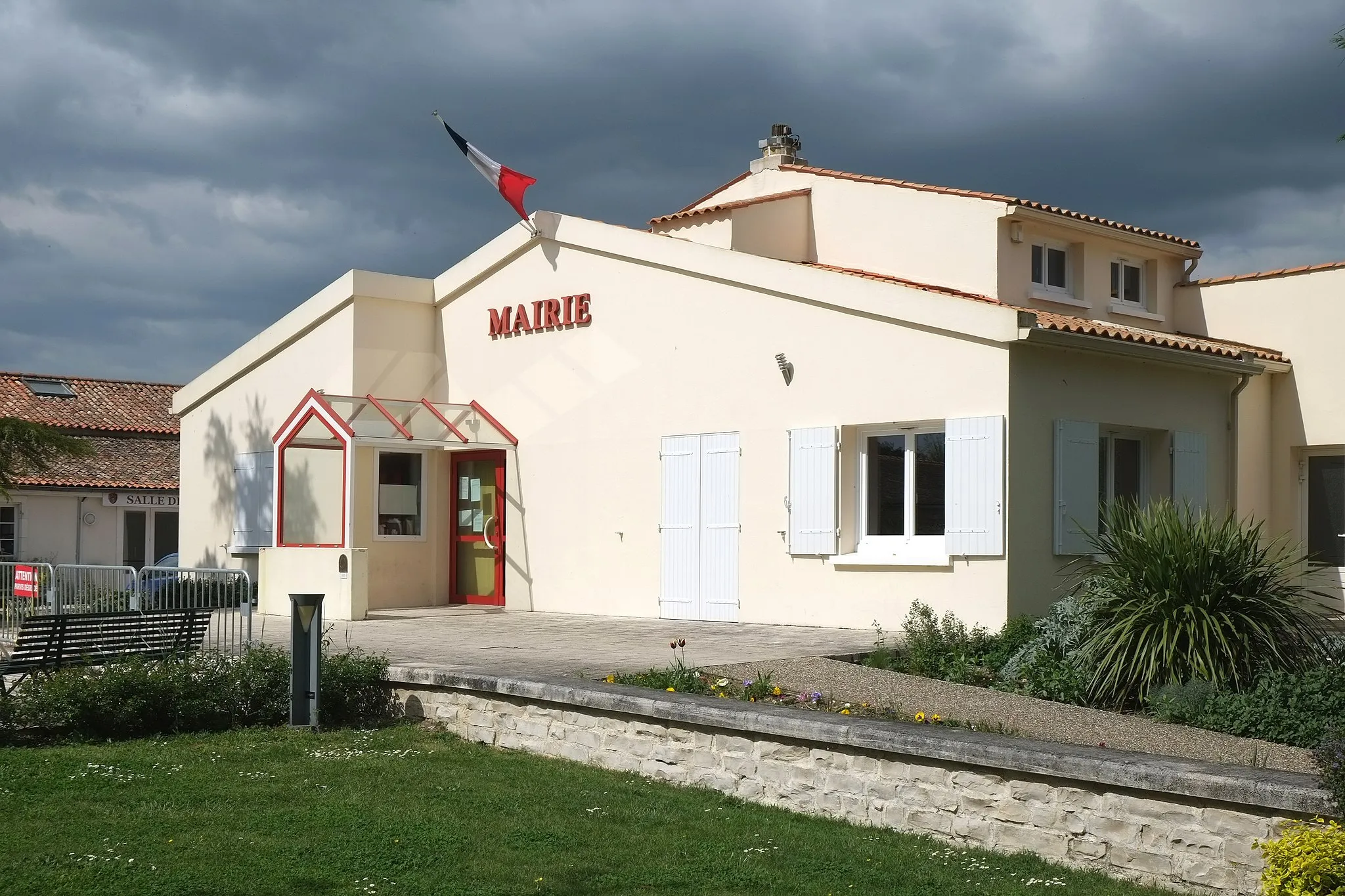 Photo showing: Mairie Vérines Charente-Maritime France